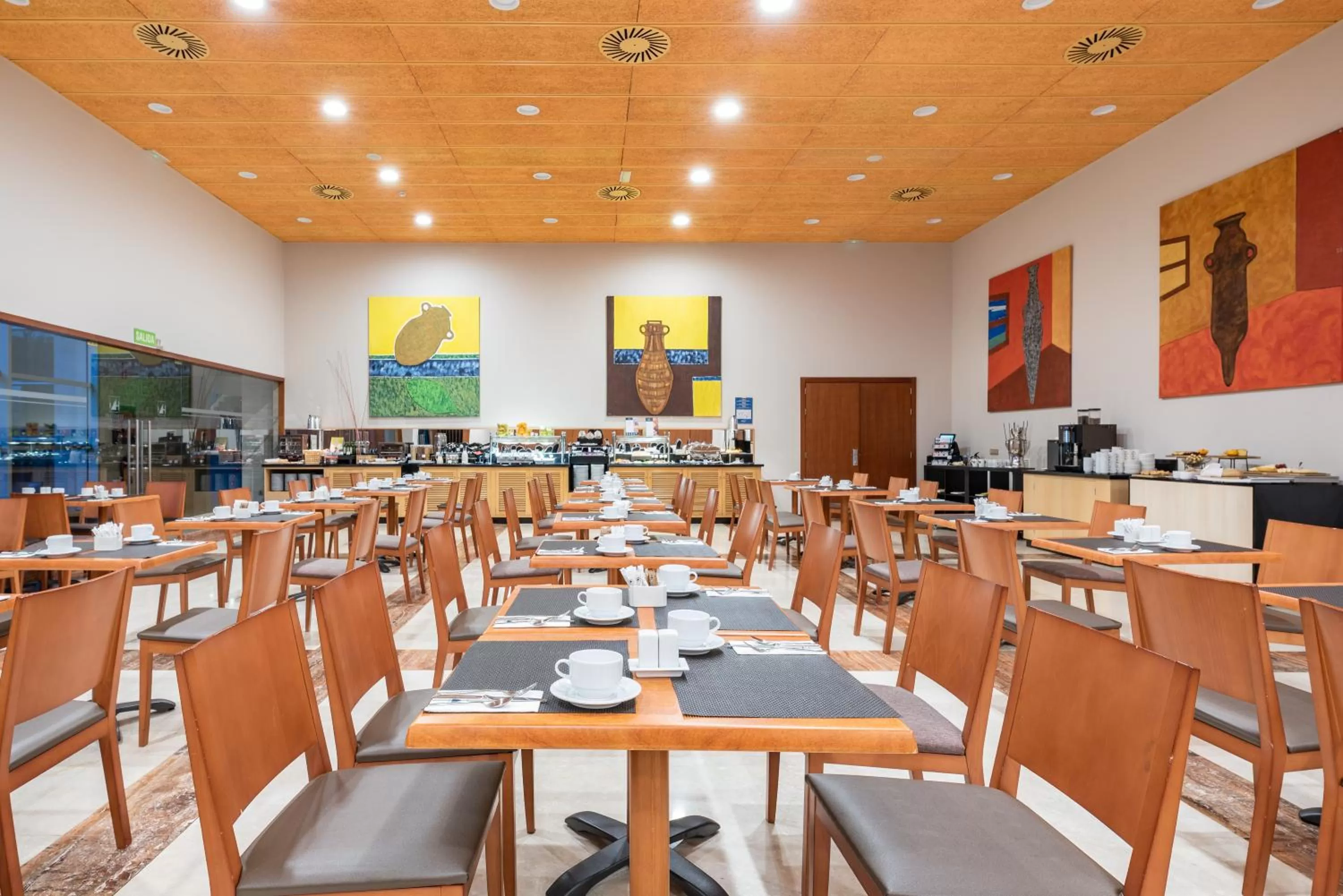 Lounge or bar in Eurostars San Lazaro