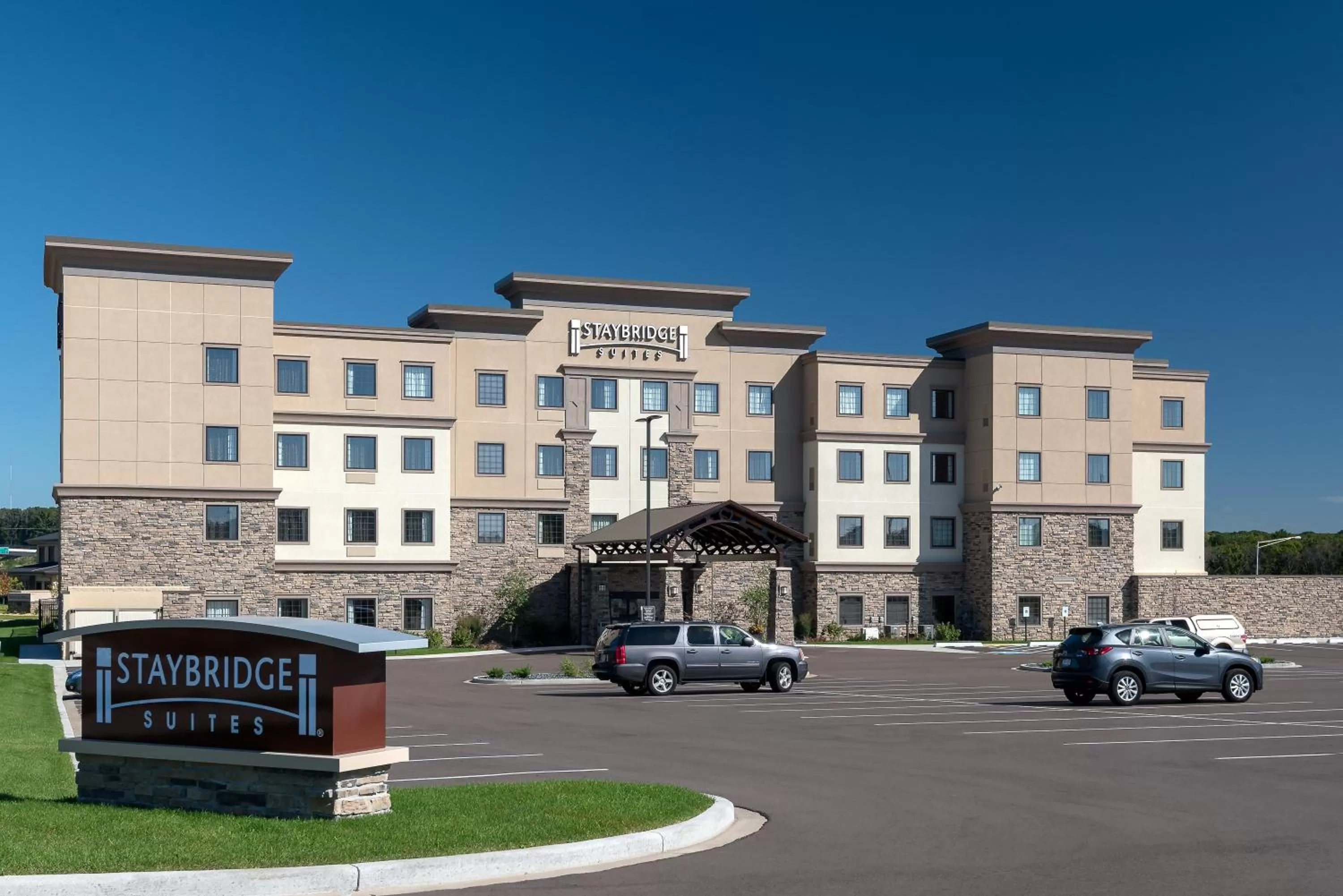 Property building in Staybridge Suites Eau Claire - Altoona by IHG