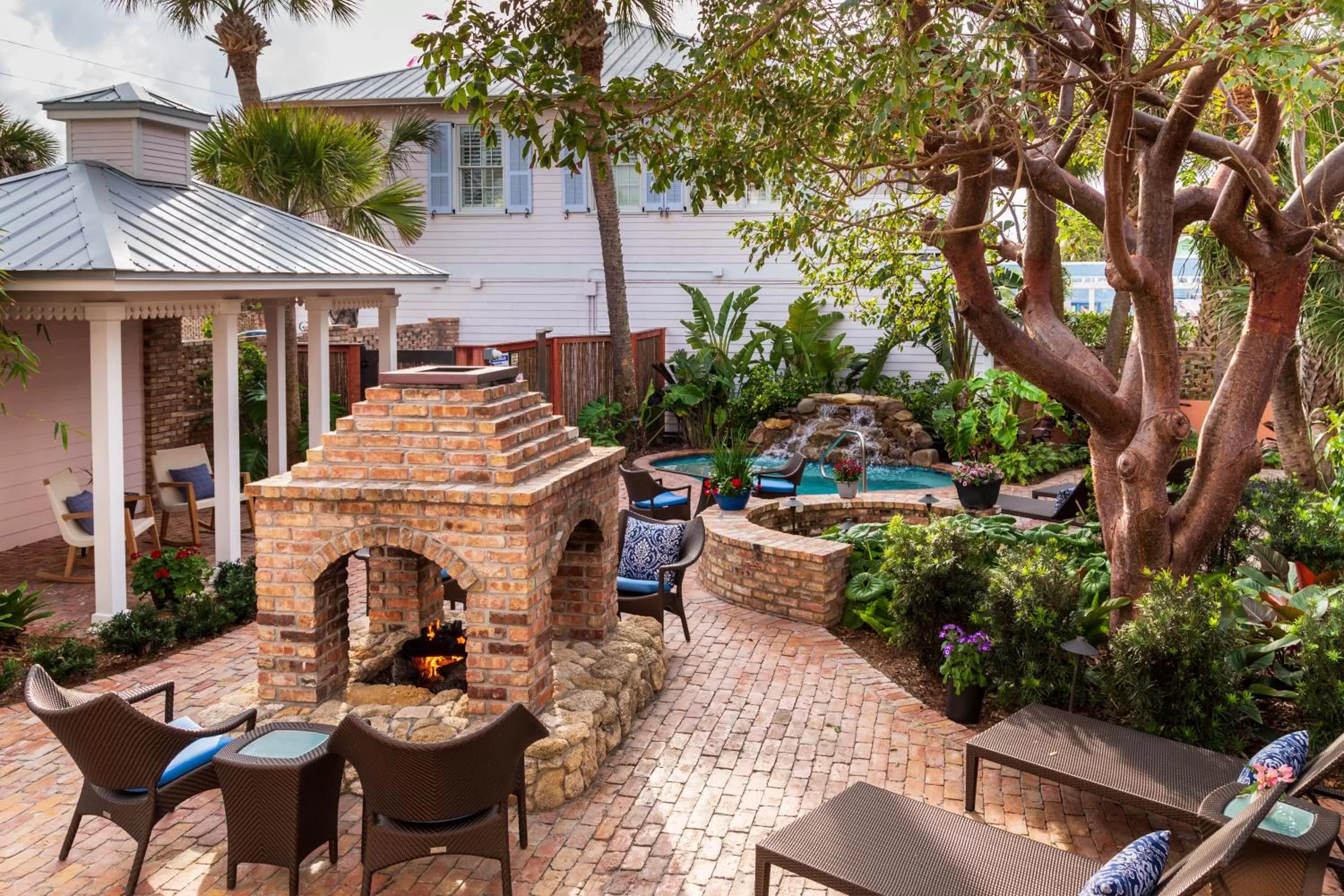 Patio in Port d'Hiver Bed and Breakfast