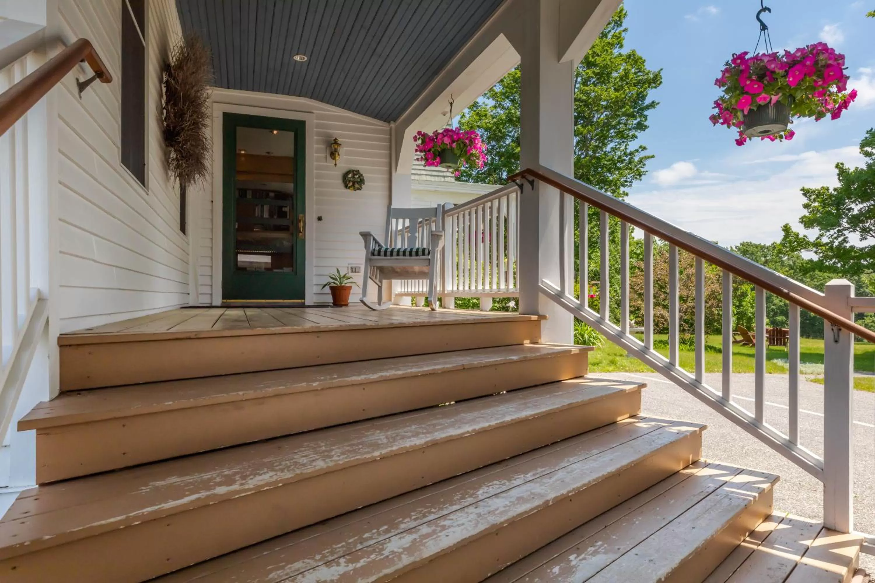 Facade/entrance in Maple Hill Farm Inn
