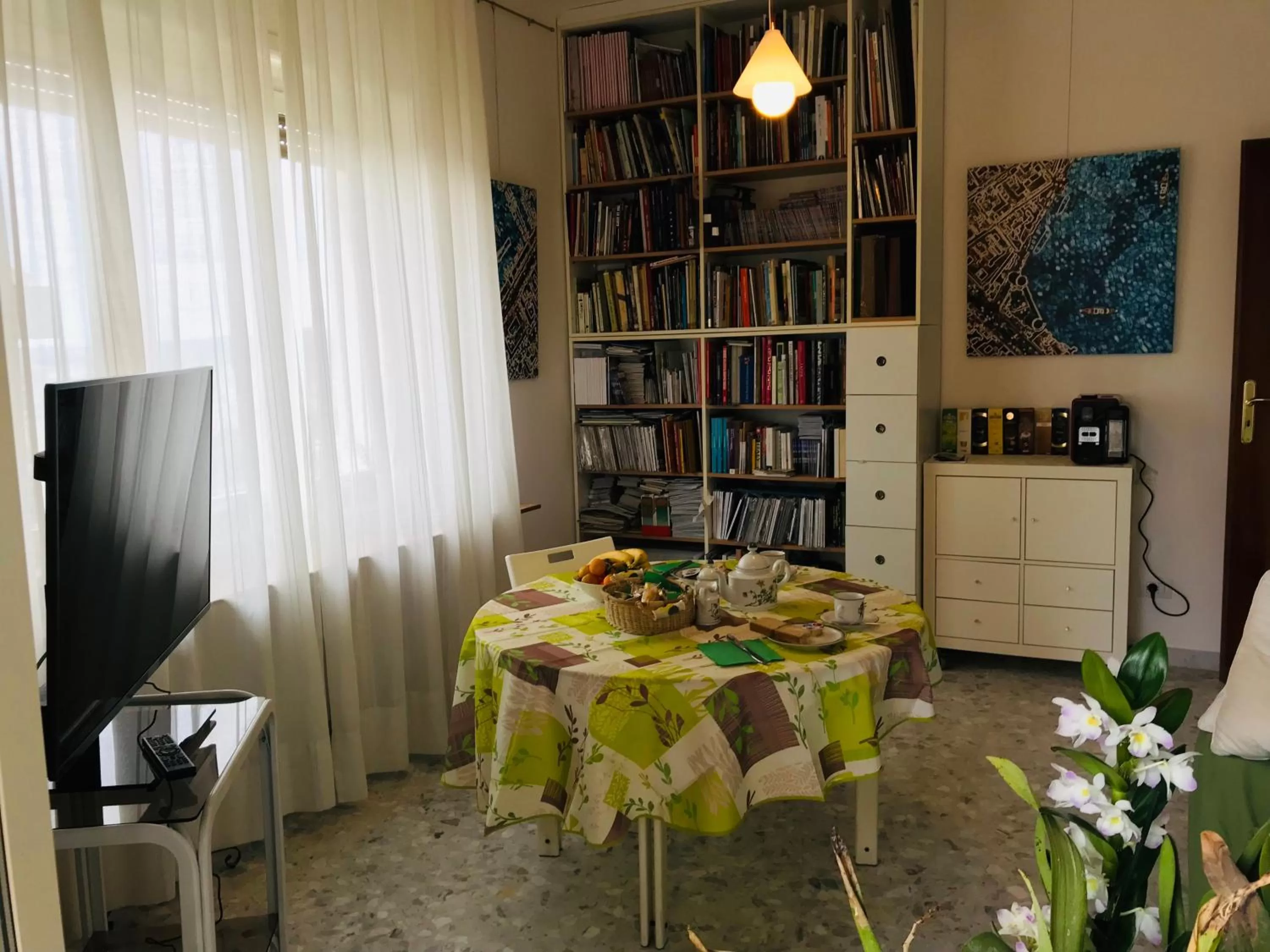 Communal lounge/ TV room in Il ramo d'oro