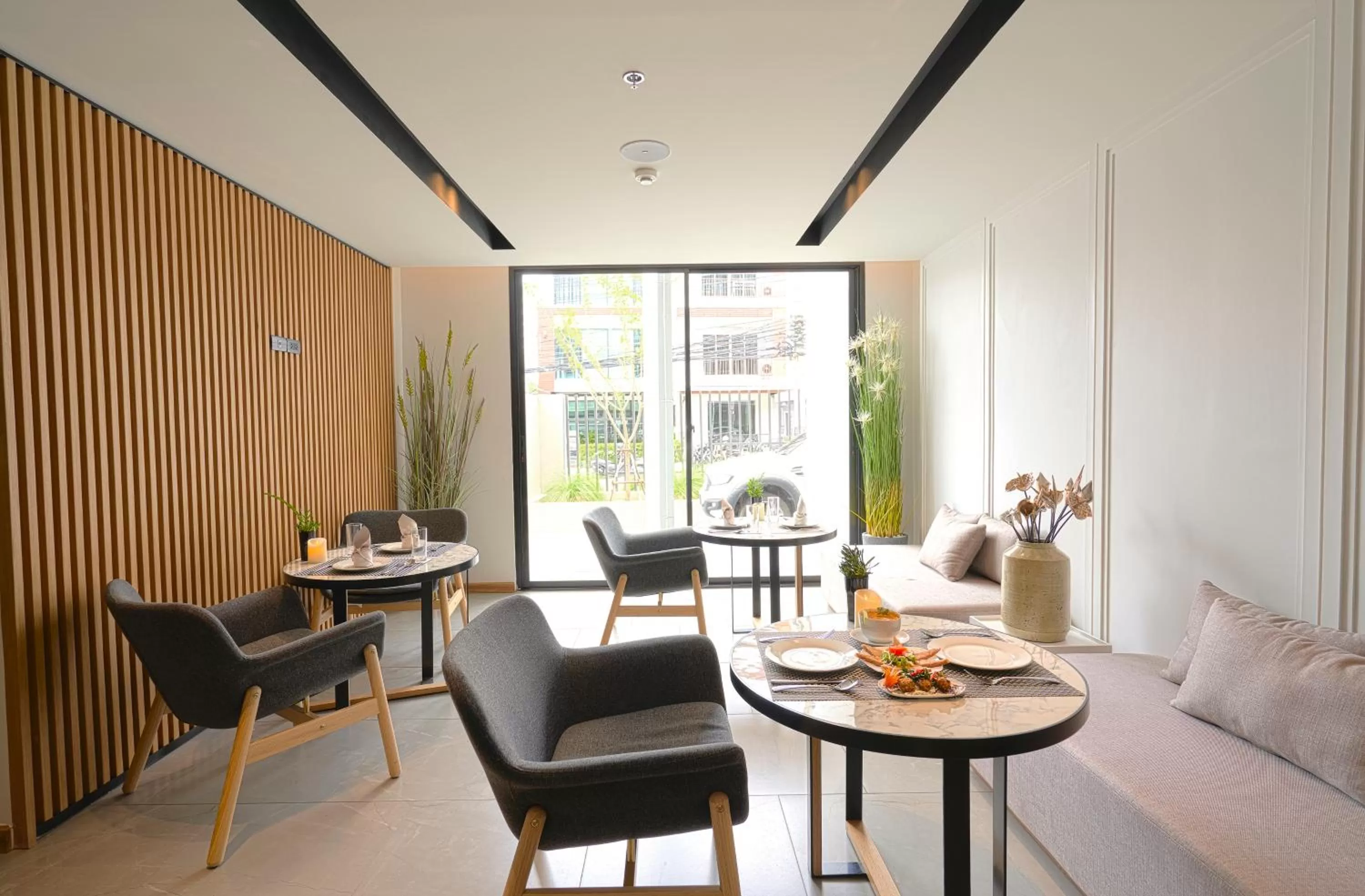 Communal lounge/ TV room in Has Pattaya