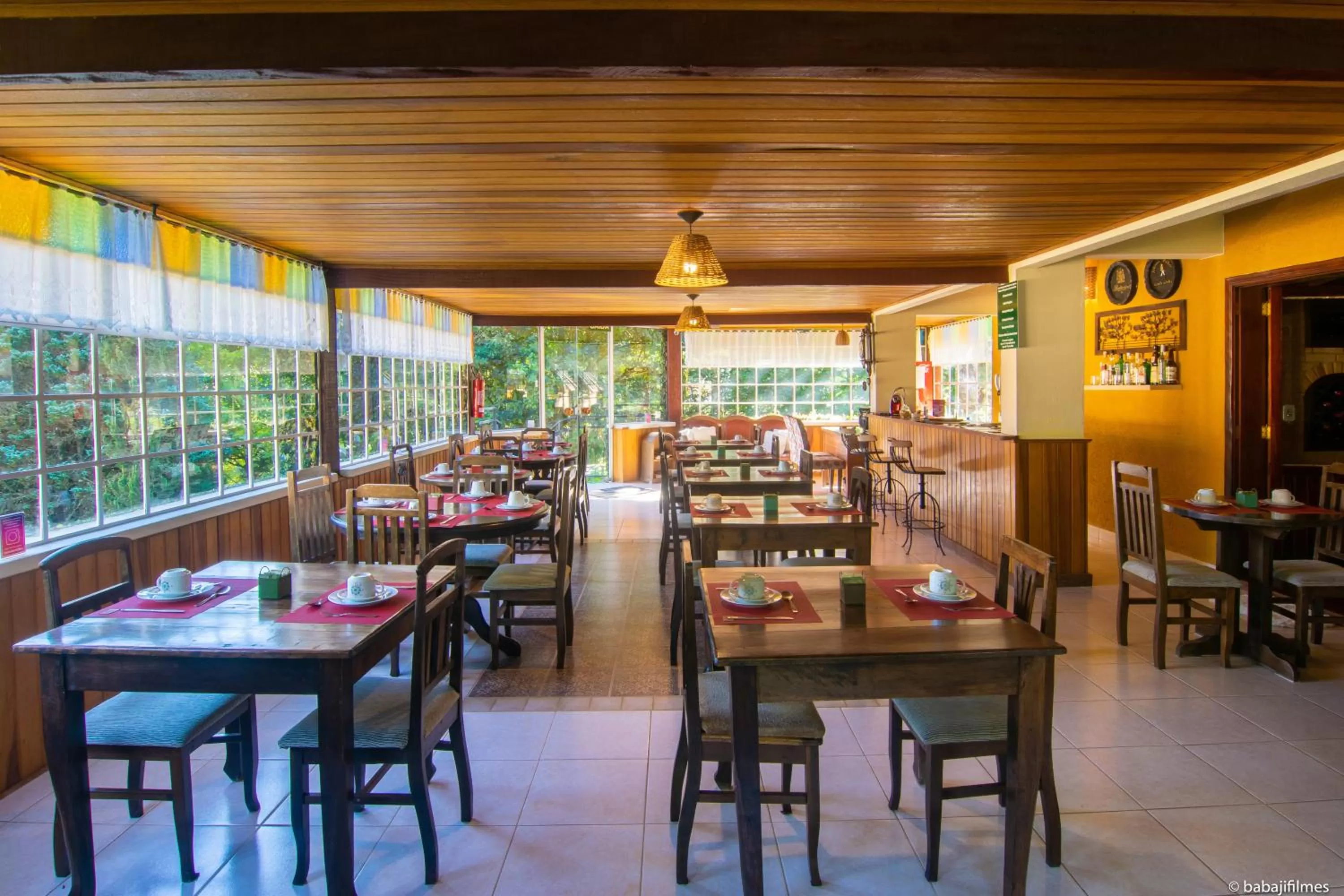 Restaurant/Places to Eat in Pousada Serra Villena