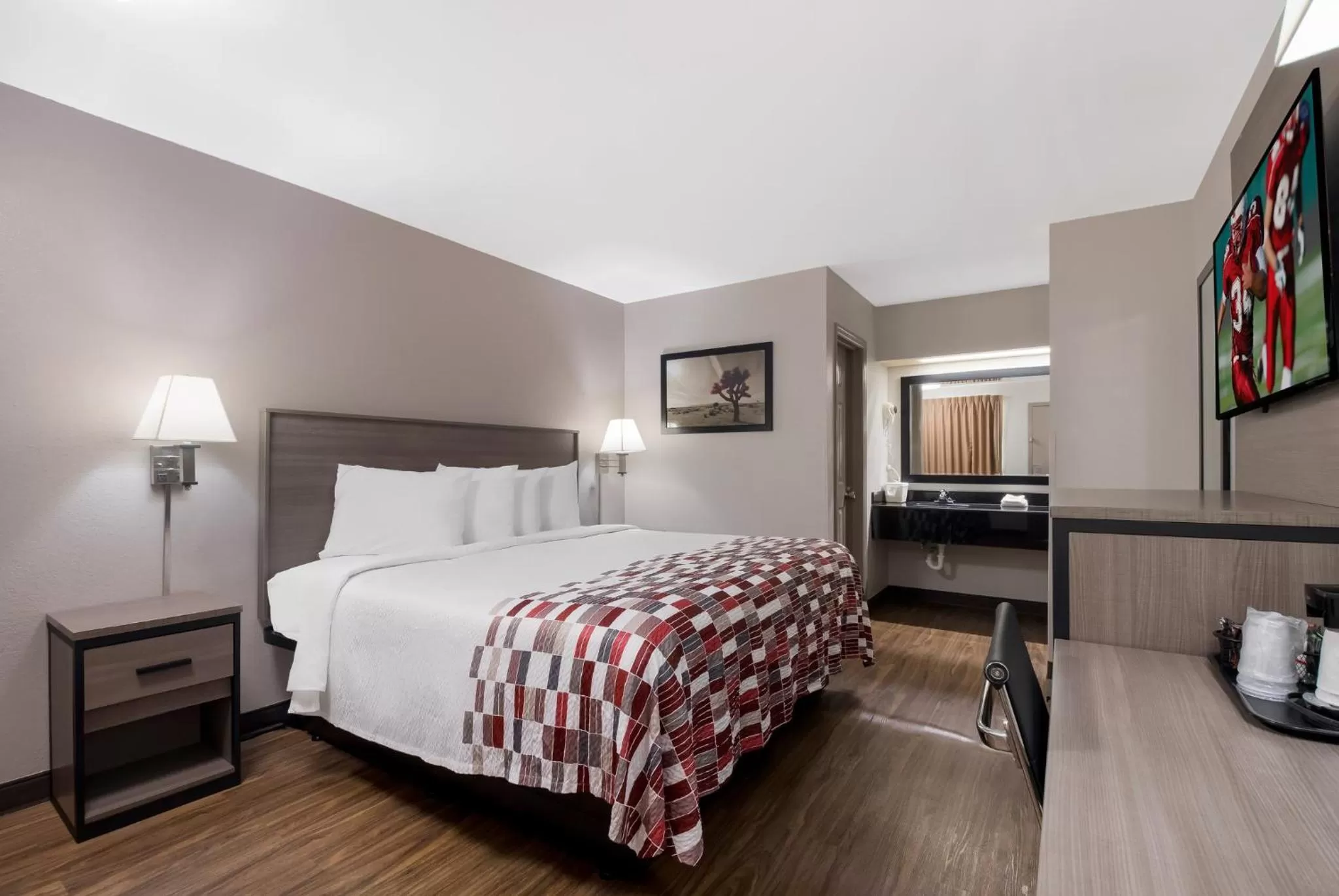 Bedroom, Bed in Red Roof Inn Chattanooga - Lookout Mountain