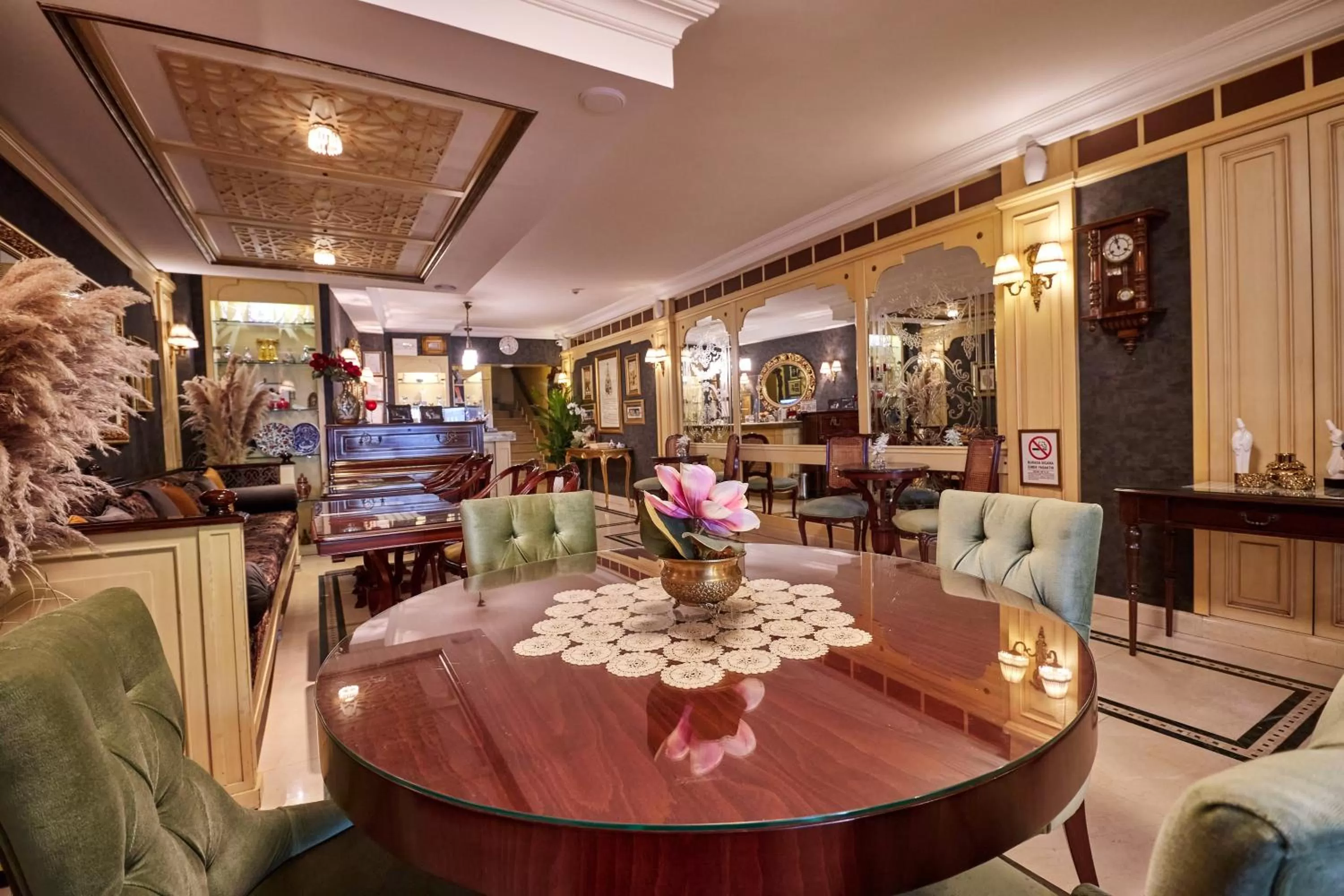 Lobby or reception in Alzer Hotel Special Class