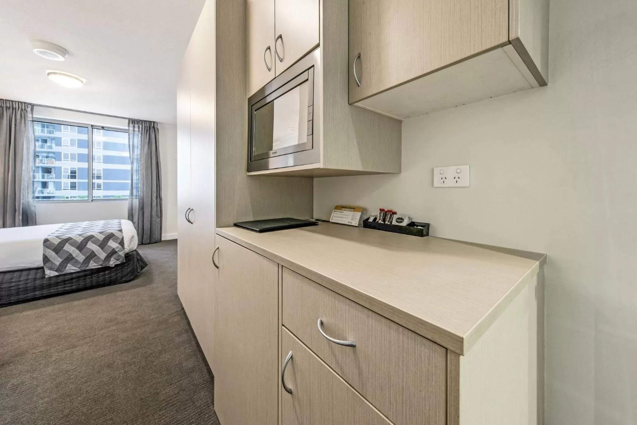 Coffee/tea facilities in The Capitol Apartments