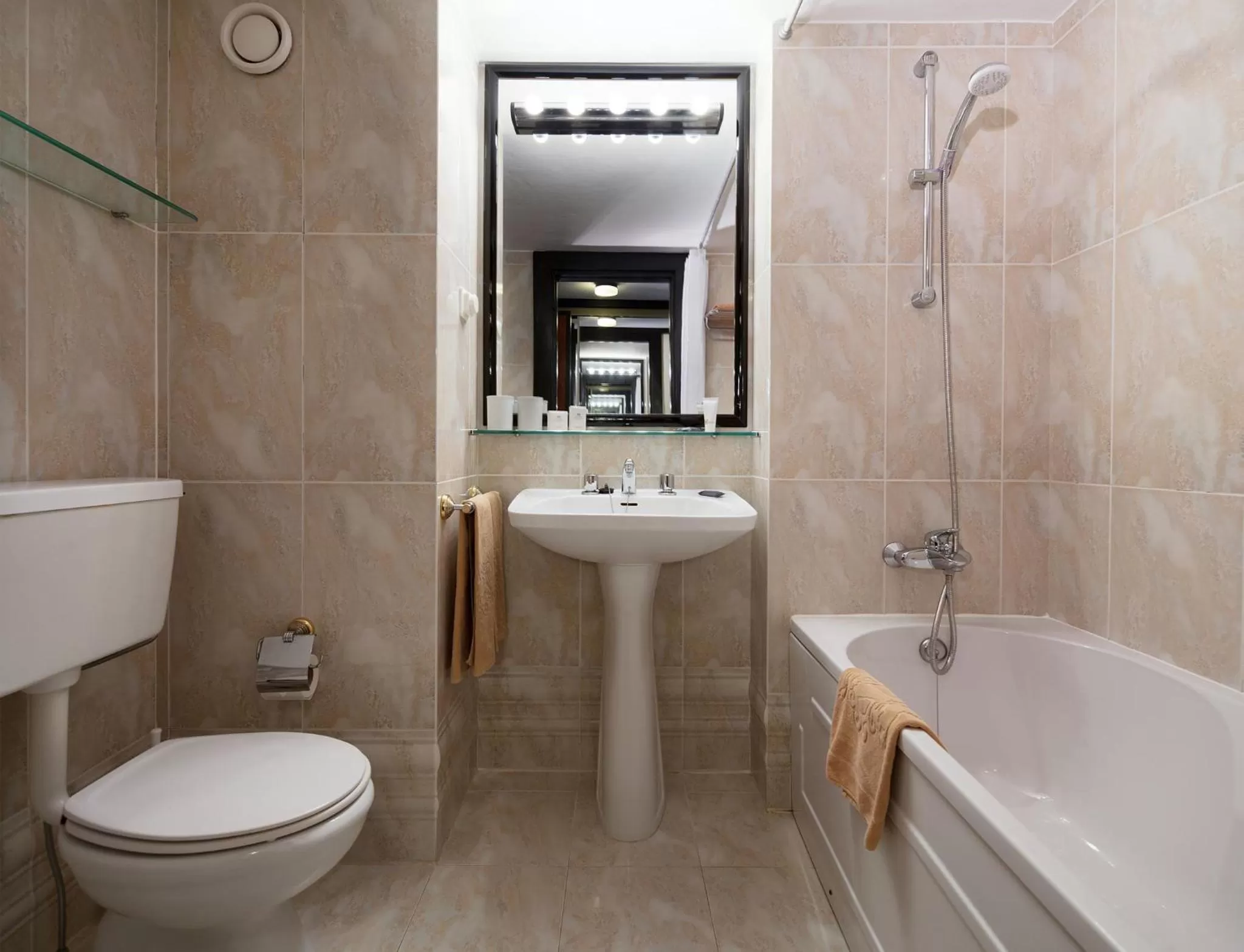 Superior Triple Room with Balcony in Dom Pedro Madeira