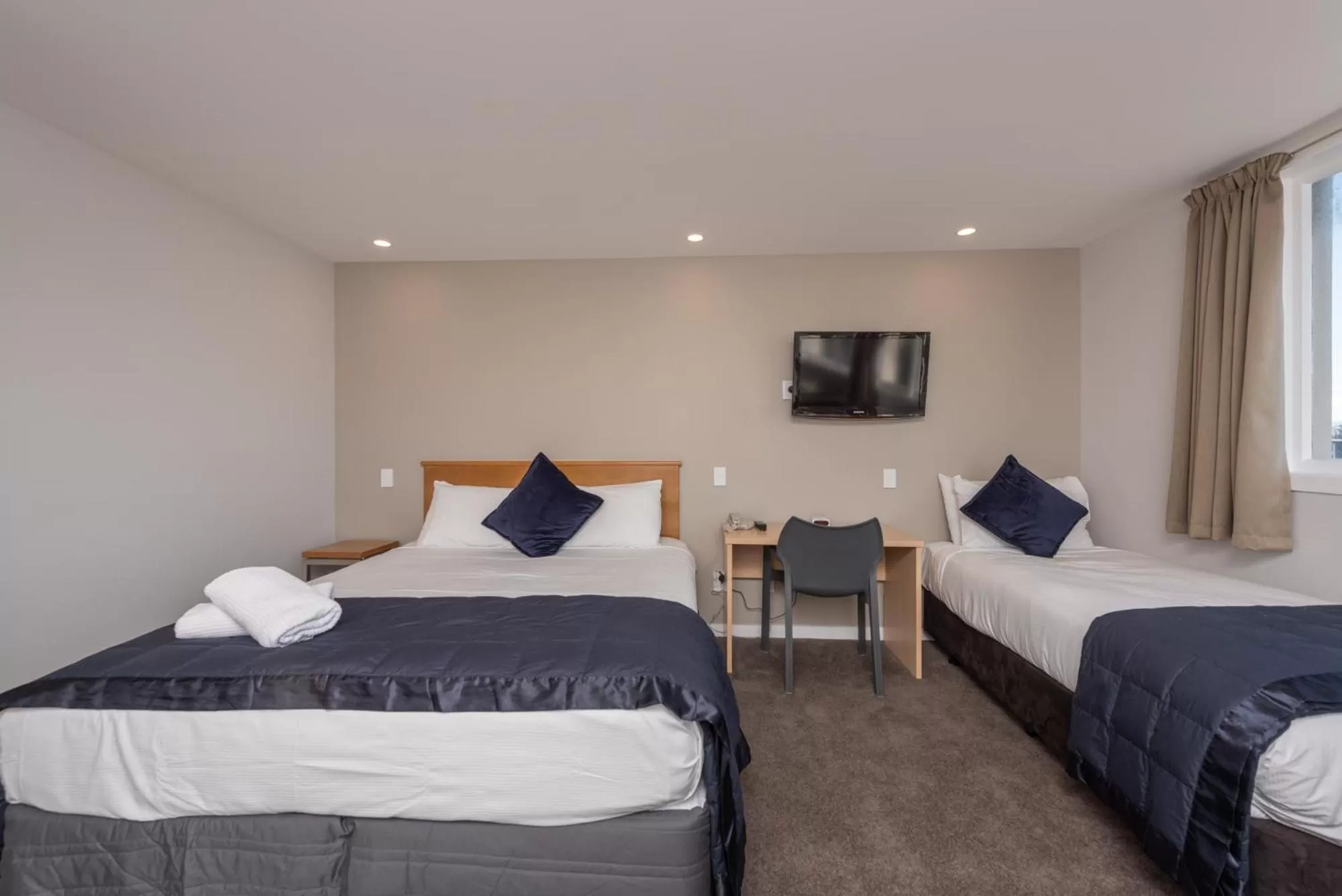 Bed in Capital View Motor Inn - Free Parking