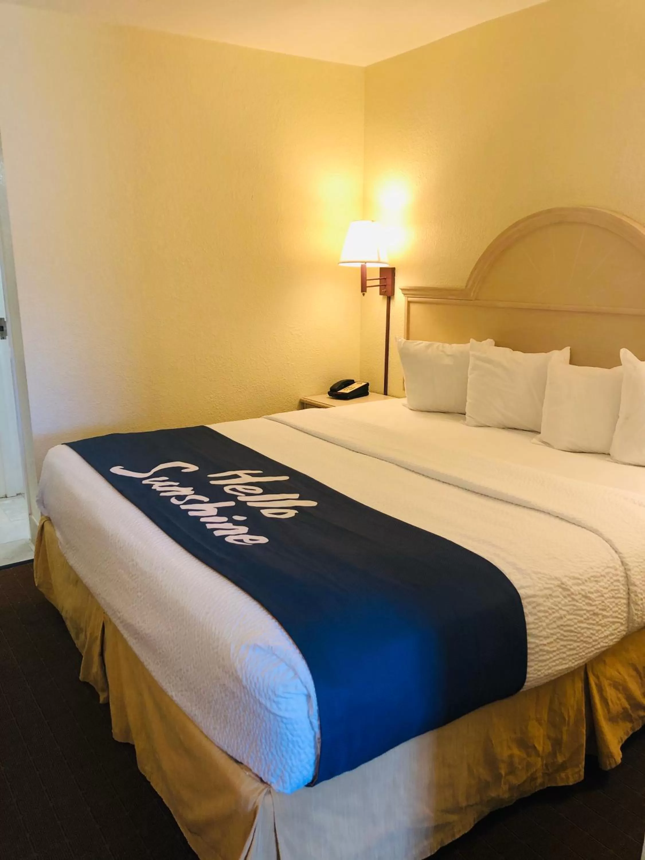 Deluxe King Studio Suite - Non-Smoking in Days Inn & Suites by Wyndham Navarre Conference Center