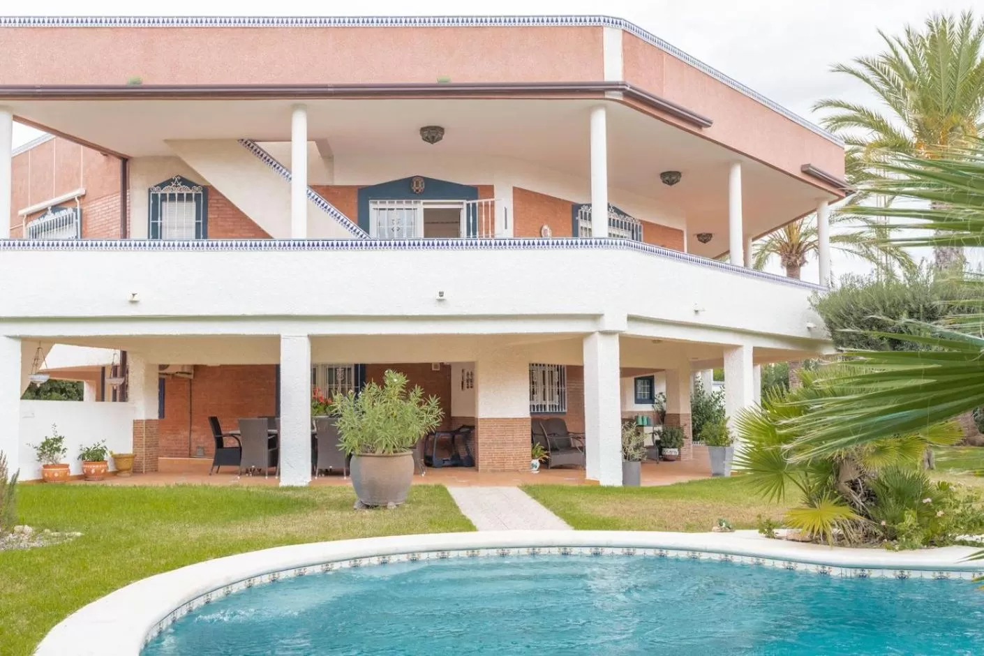 Property Building in Anna's garden