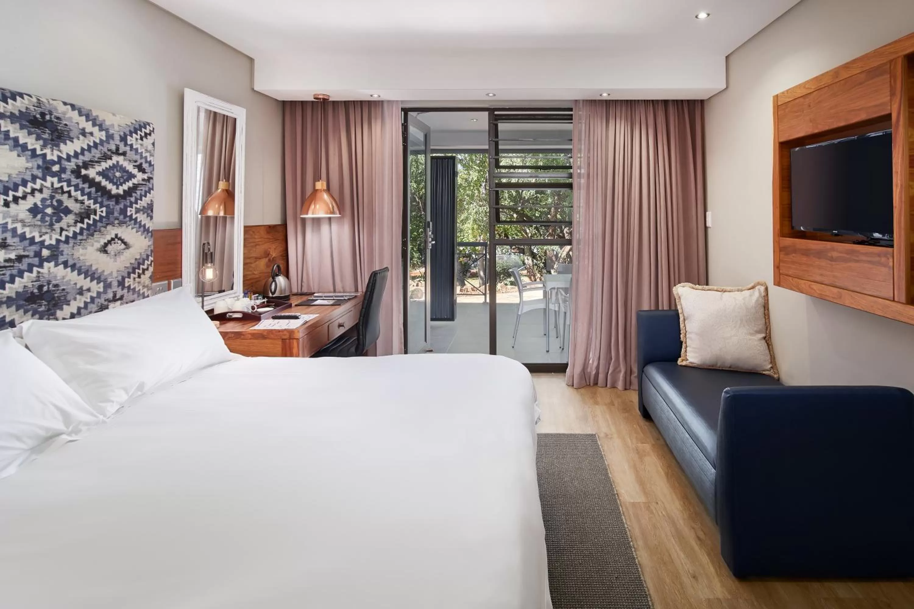 TV and multimedia, Bed in ANEW Resort Hunters Rest Rustenburg