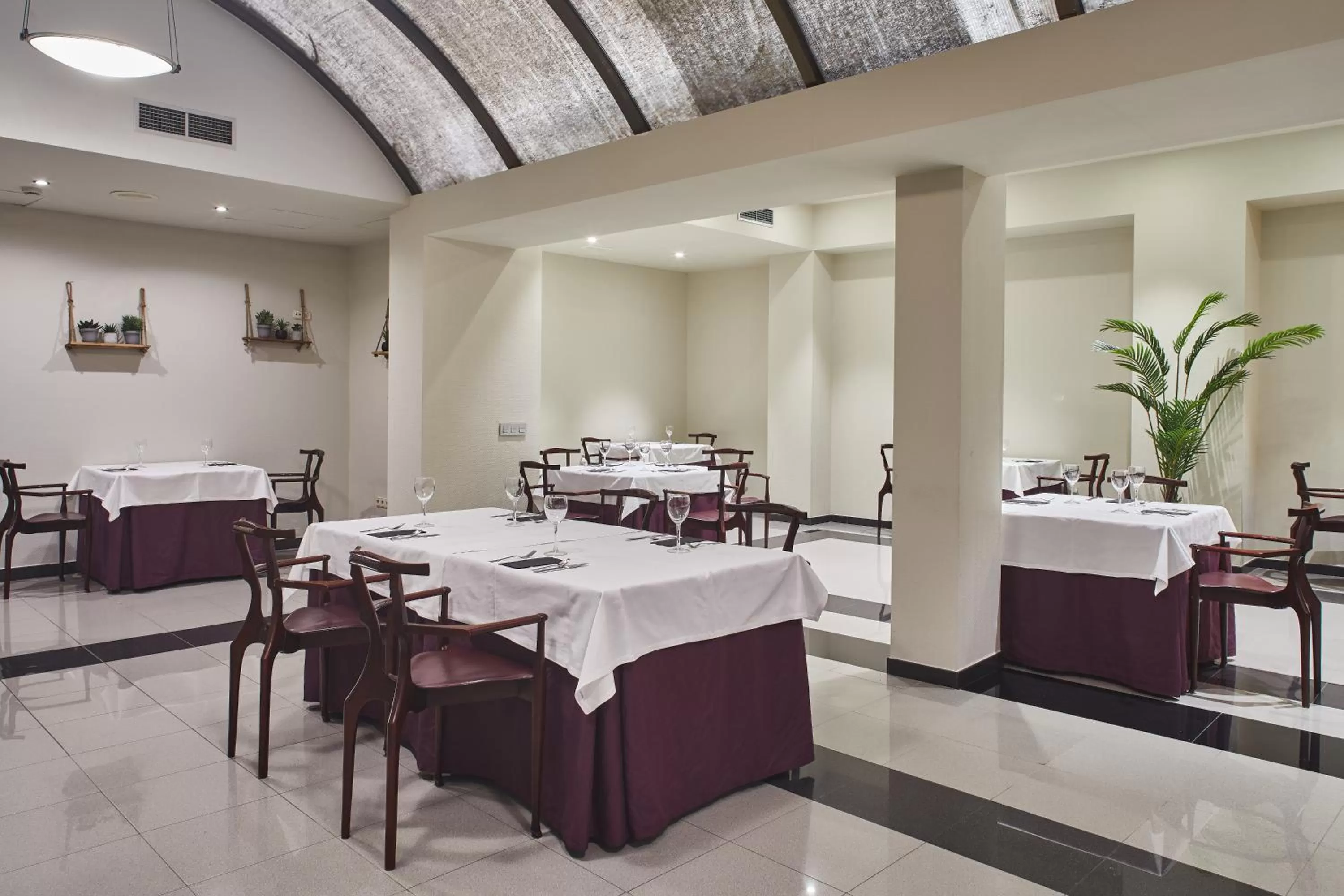 Restaurant/places to eat in Silken Rona Dalba