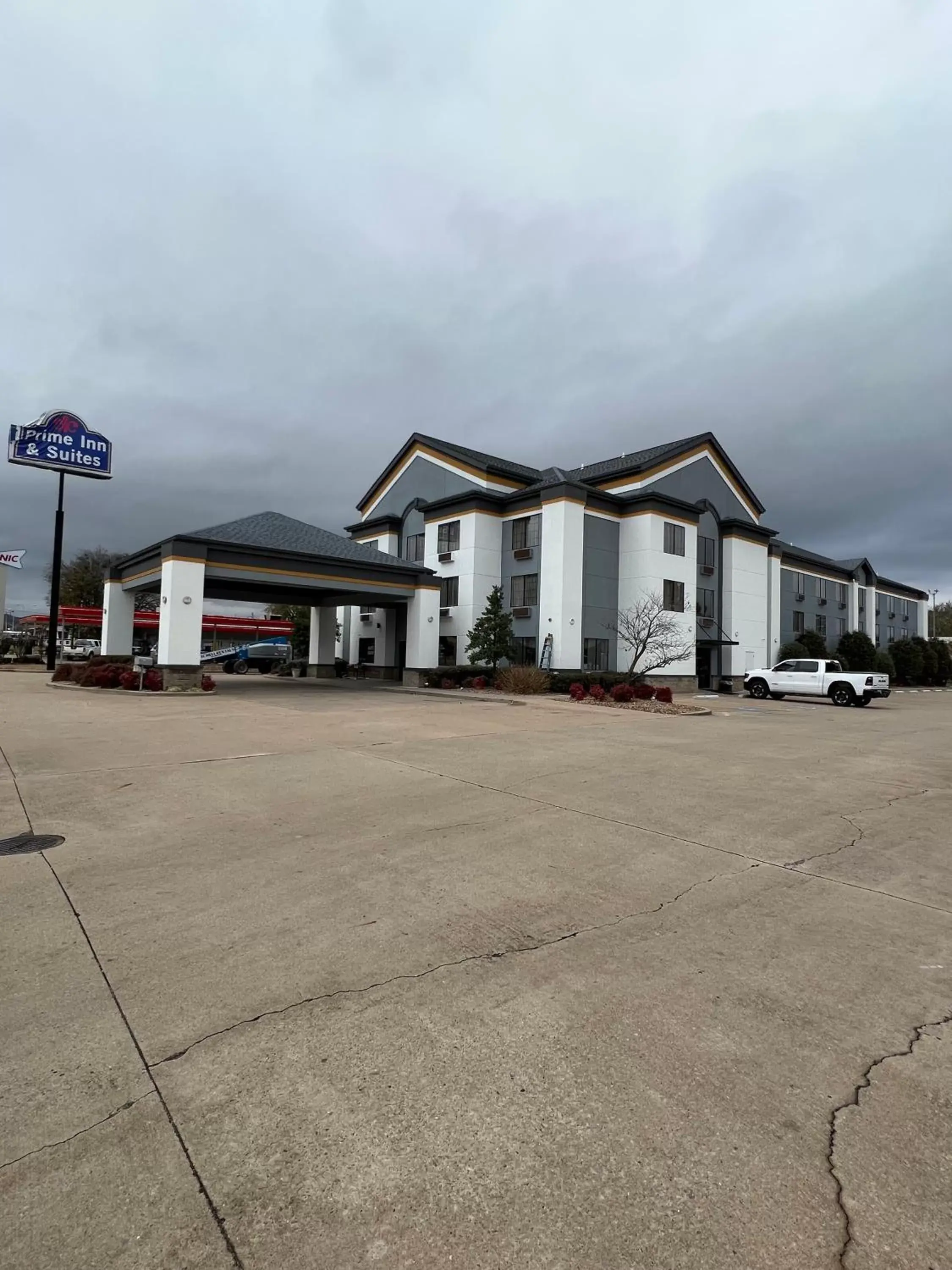 Best Western Prime Inn & Suites Best Western Prime Inn & Suites