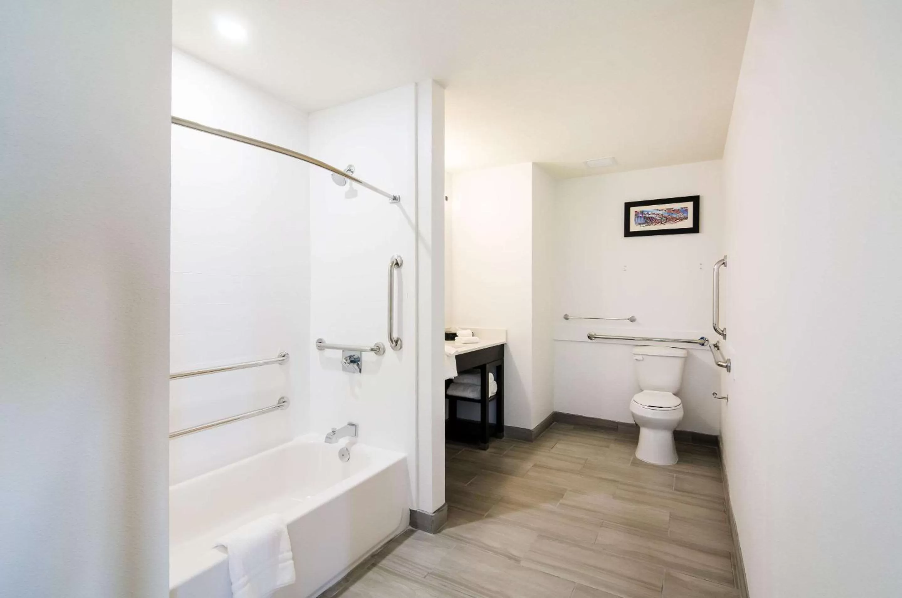 Bathroom in Comfort Inn & Suites Gulf Shores East Beach near Gulf State Park