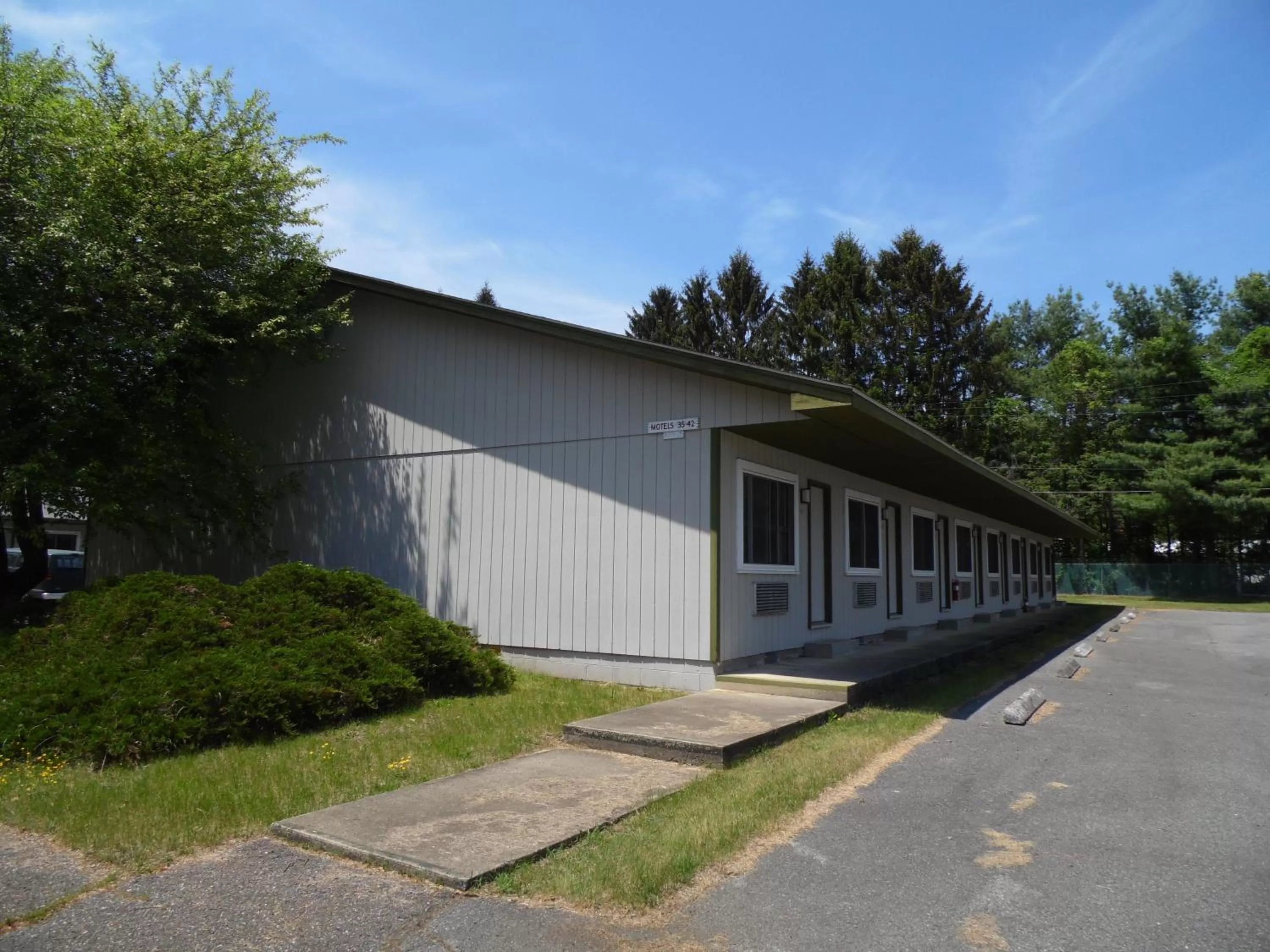 Property building in Glenwood Inn - Stroudsburg