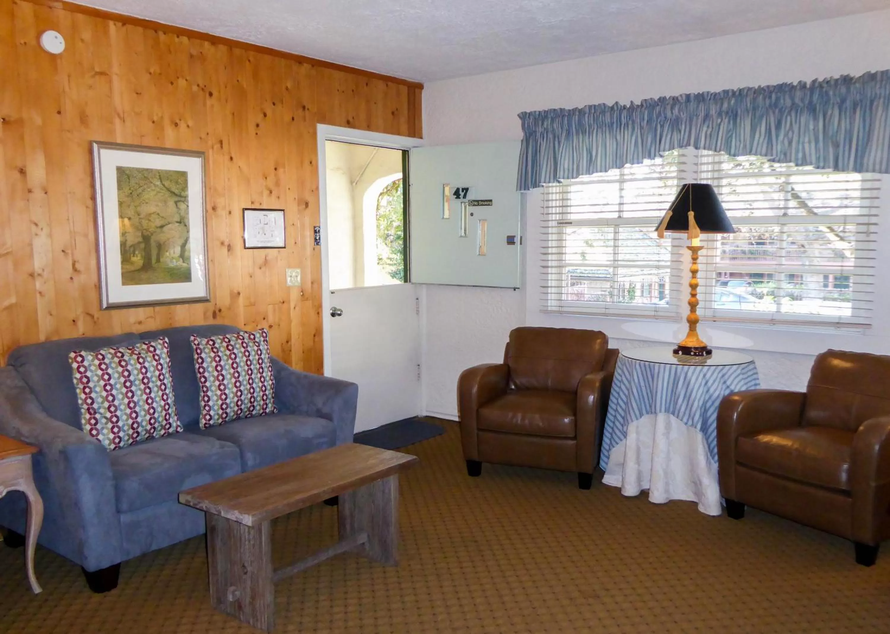 Living room in Briarwood Inn