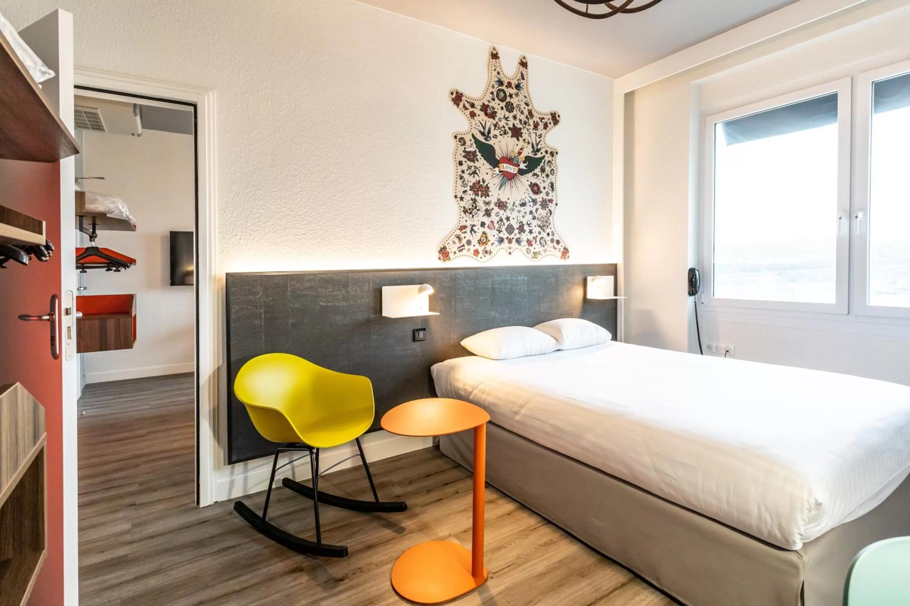 Bed in Hôtel The Originals City Le Berry - proche centre-ville - Gare - parking - recharge véhicule