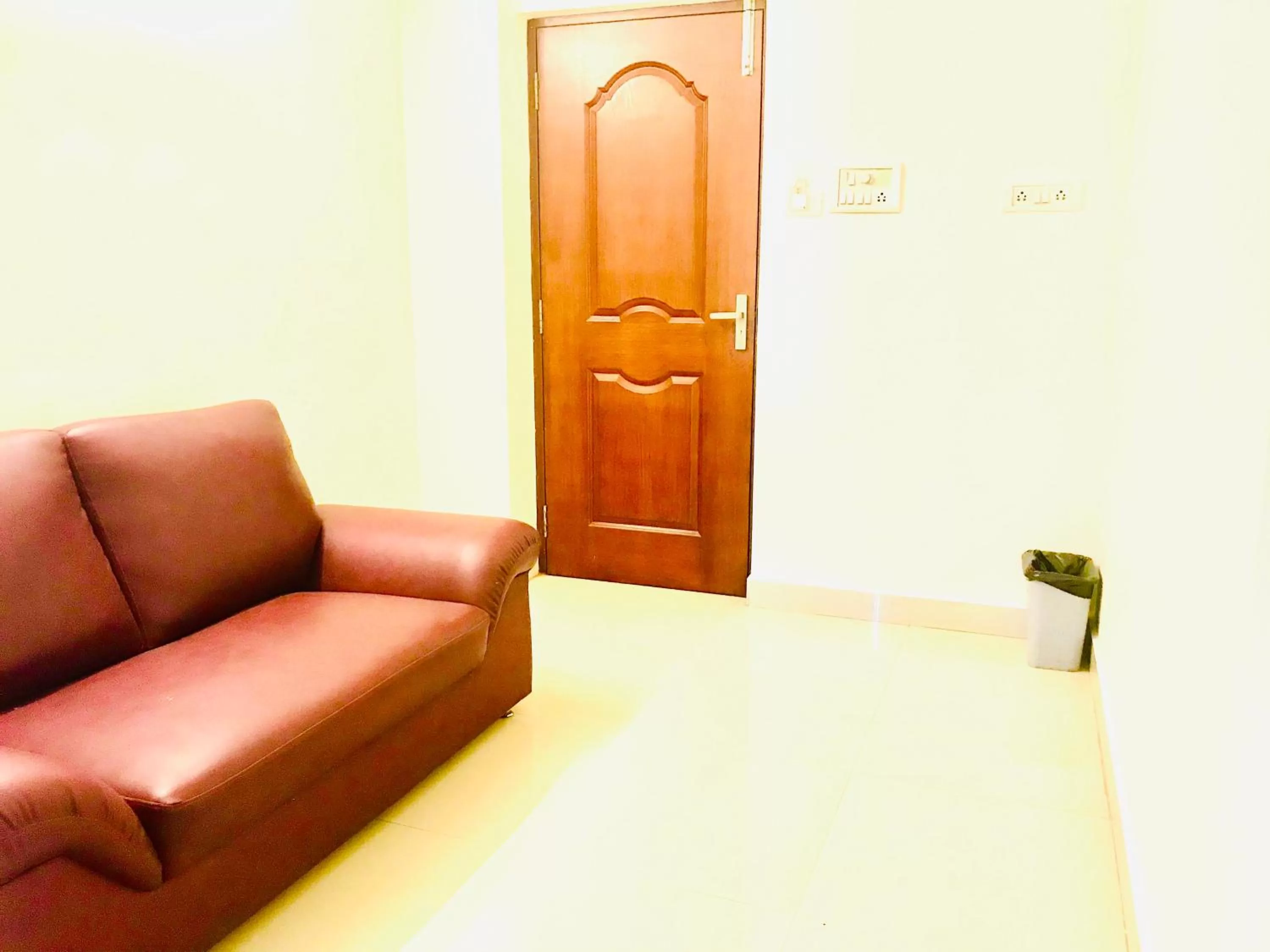 Living room in Hotel Half Moon Chennai