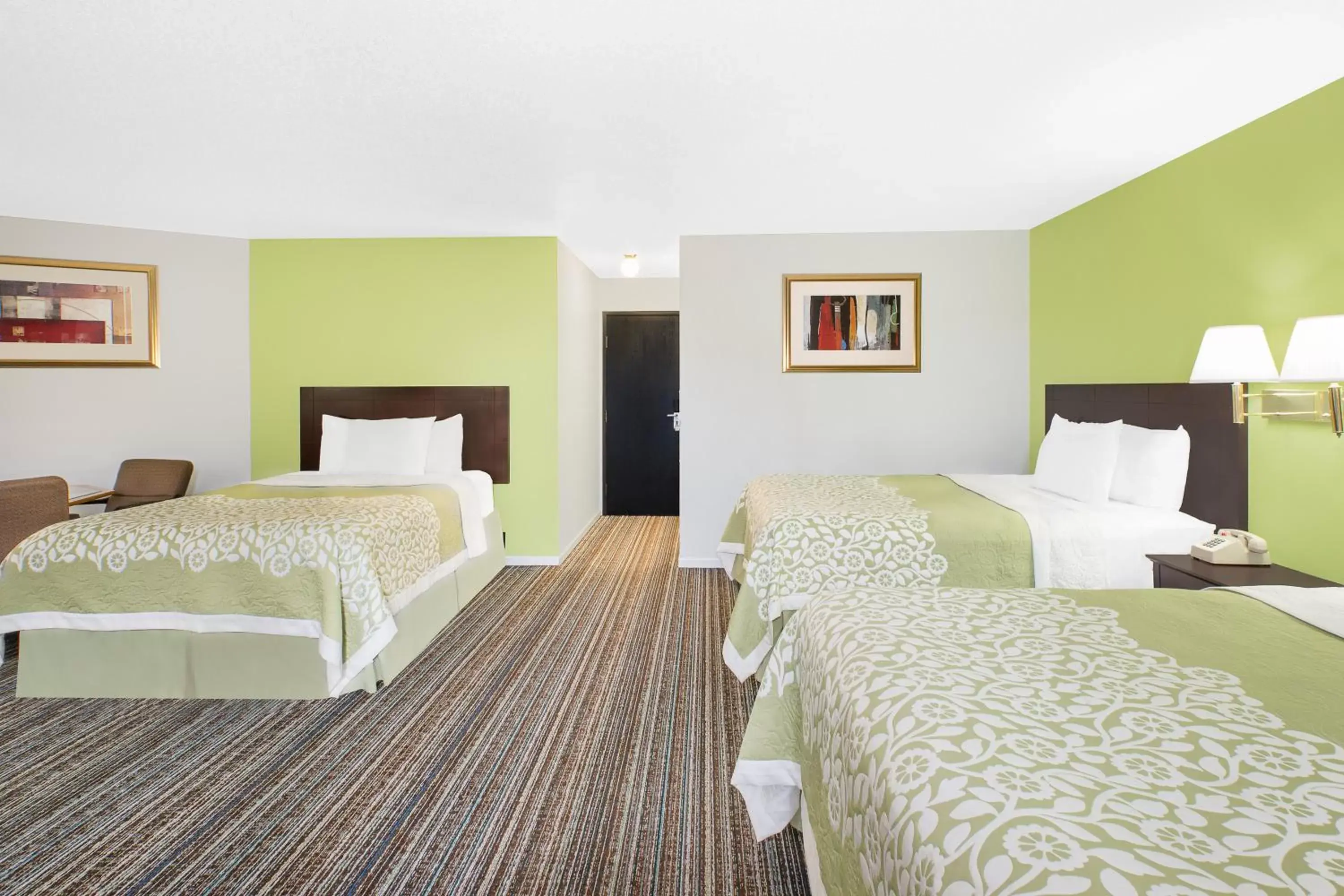 Studio Suite with Three Queen Beds - Non-Smoking in Days Inn by Wyndham York Studio Suite with Three Queen Beds - Non-Smoking in Days Inn by Wyndham York