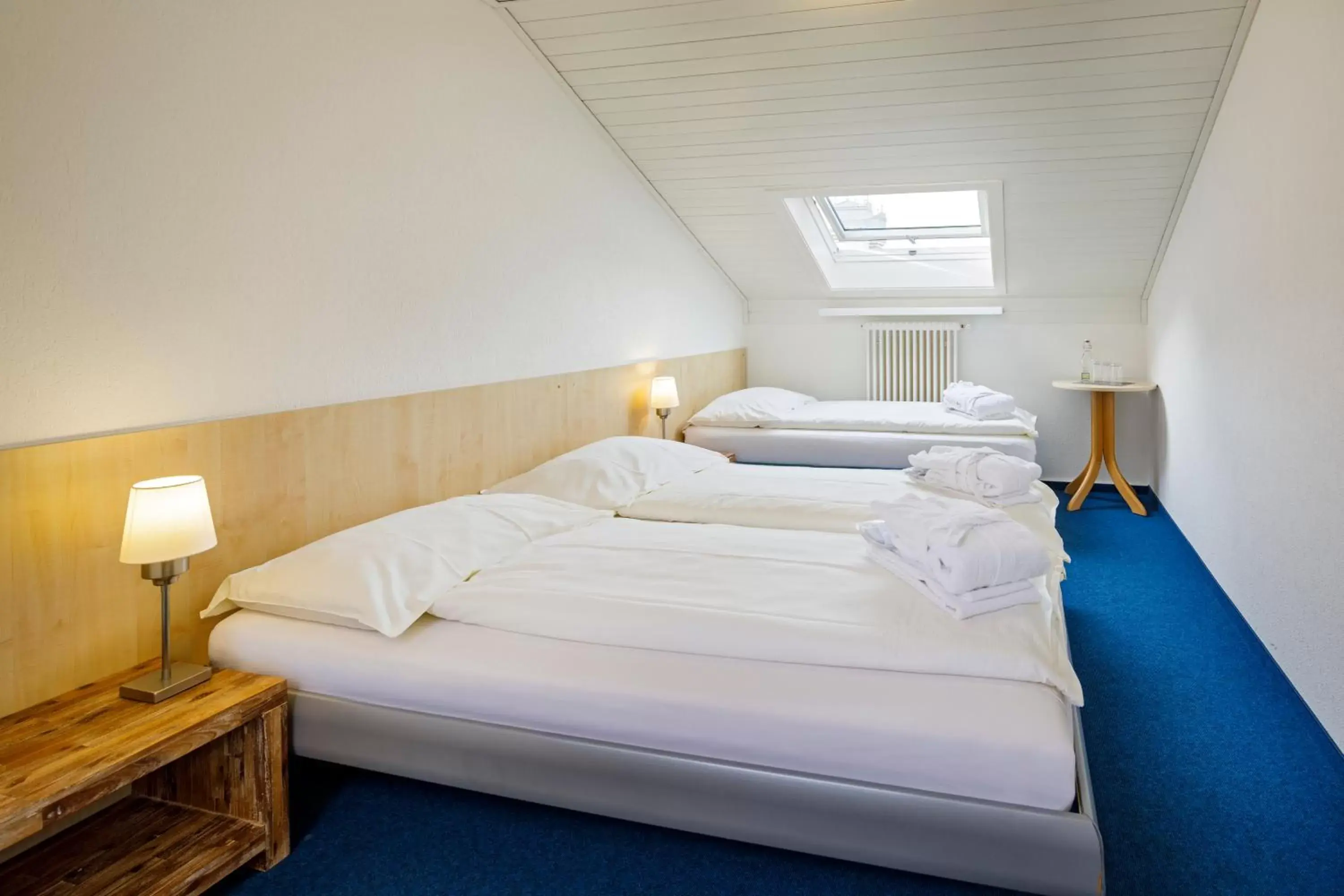 Budget Triple Room with Shared Bathroom in Central Hotel Post Budget Triple Room with Shared Bathroom in Central Hotel Post