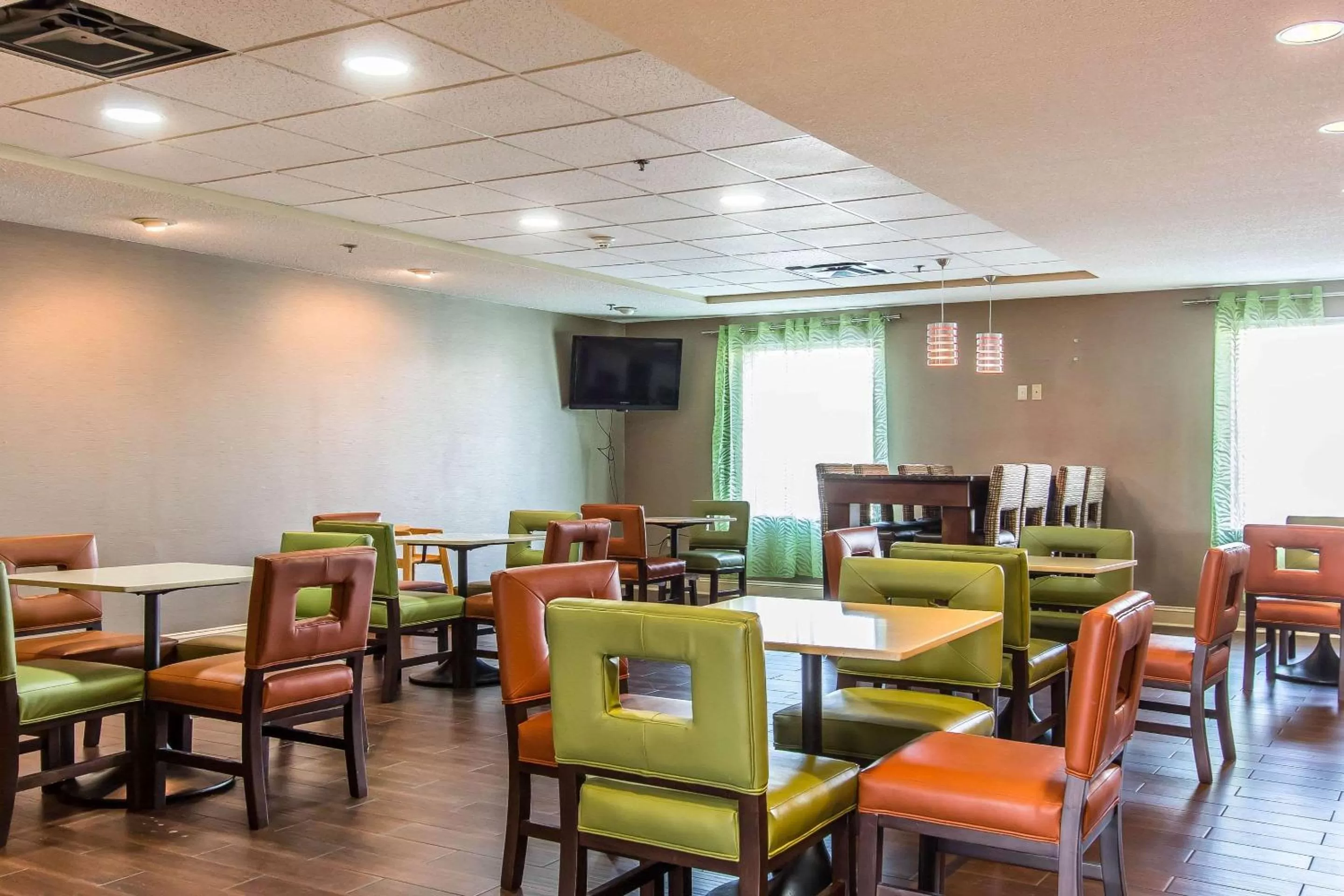 Restaurant/places to eat in Comfort Suites Richmond