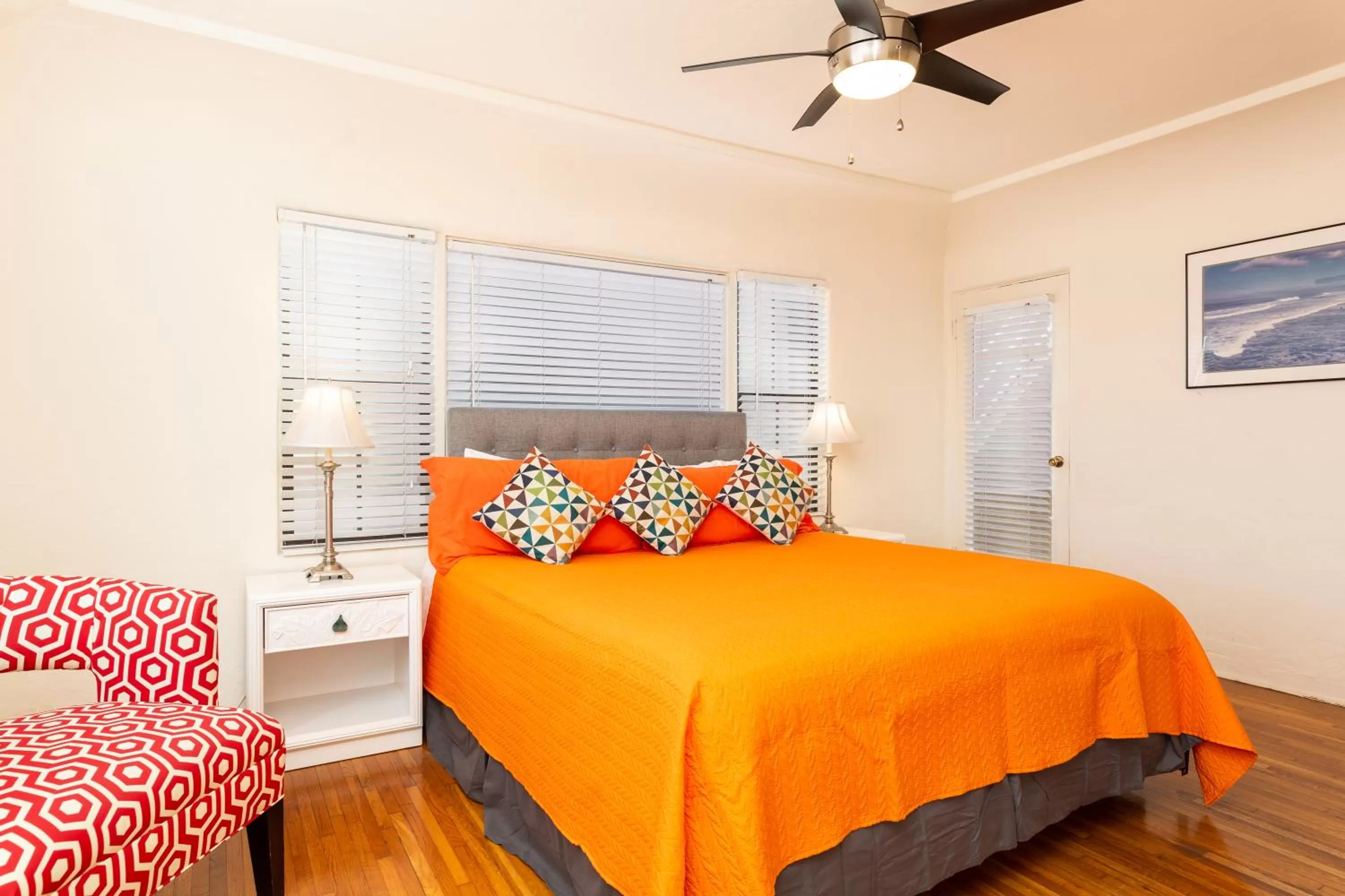 Bedroom, Bed in The Sea View Inn At The Beach