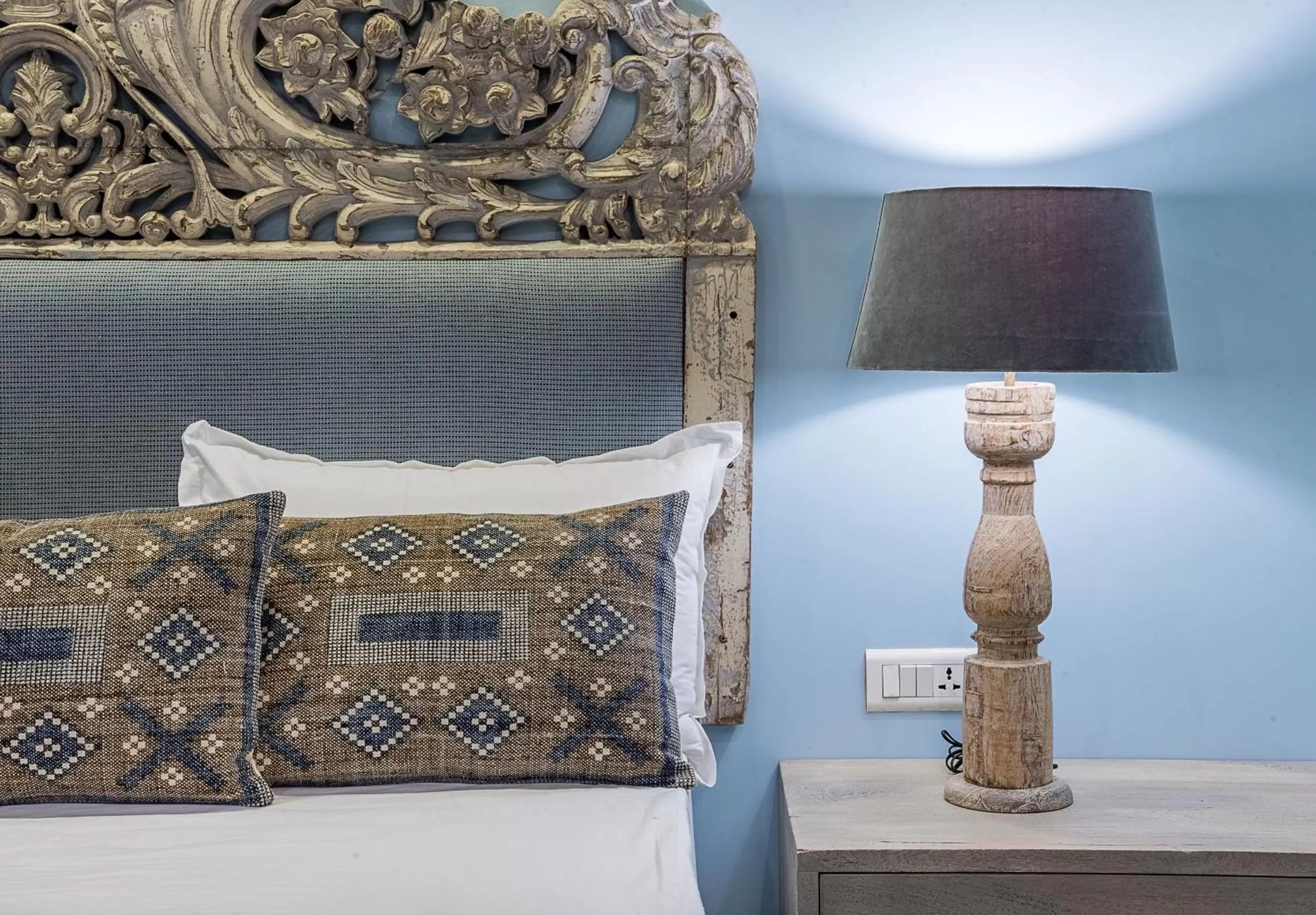 Bed in The Almond Tree