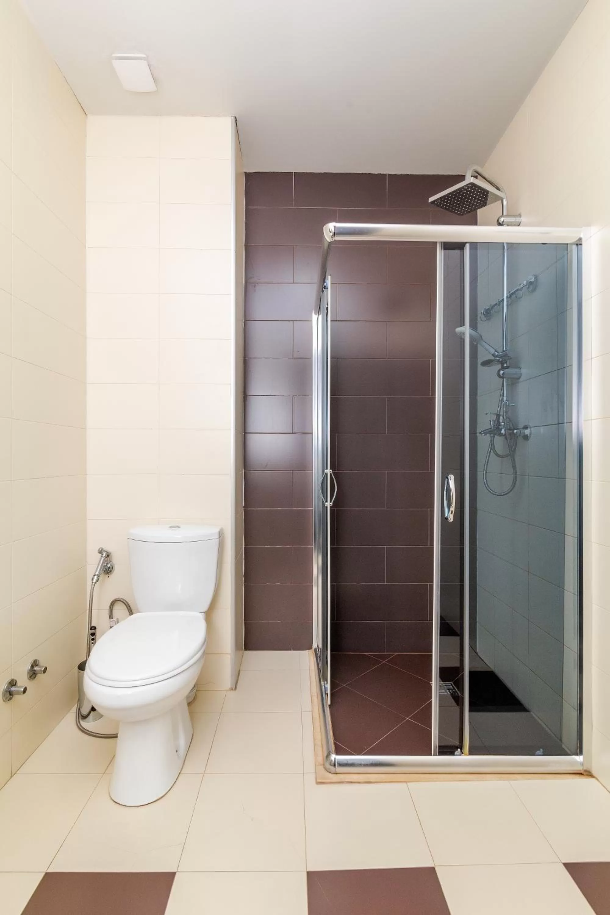 Shower in Hotel Marlyn