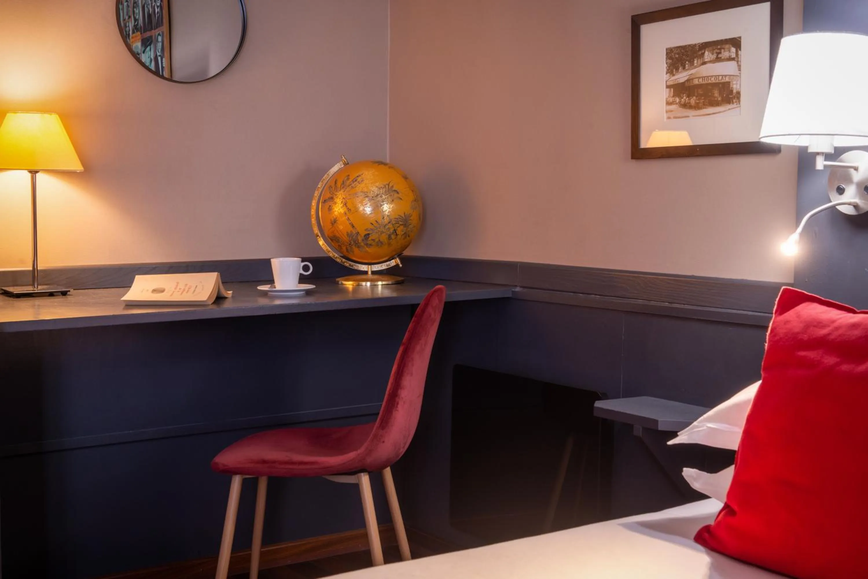 Seating area in Hotel George Sand Opéra Paris