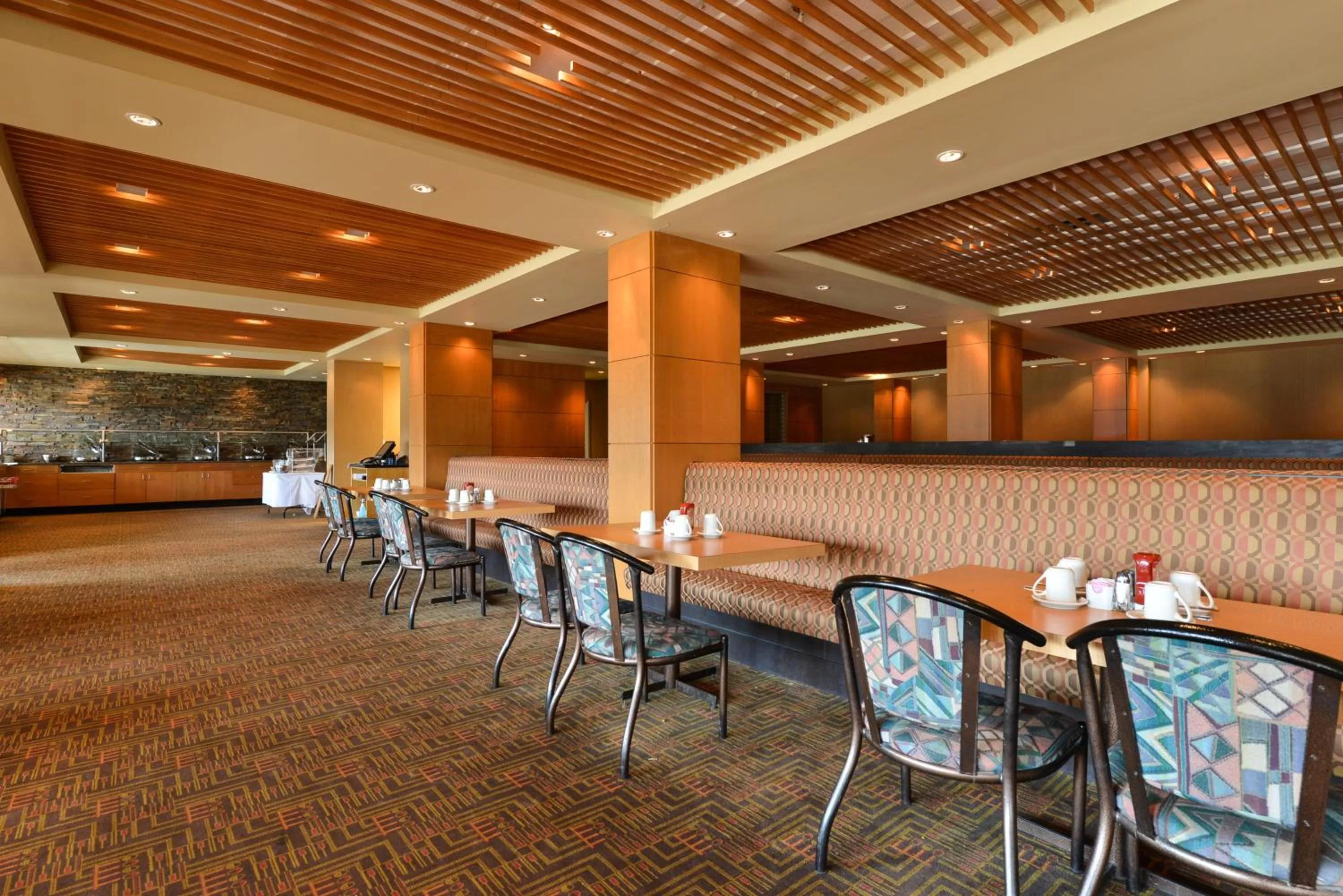 Restaurant/places to eat in Edmonton Hotel & Convention Center Edmonton