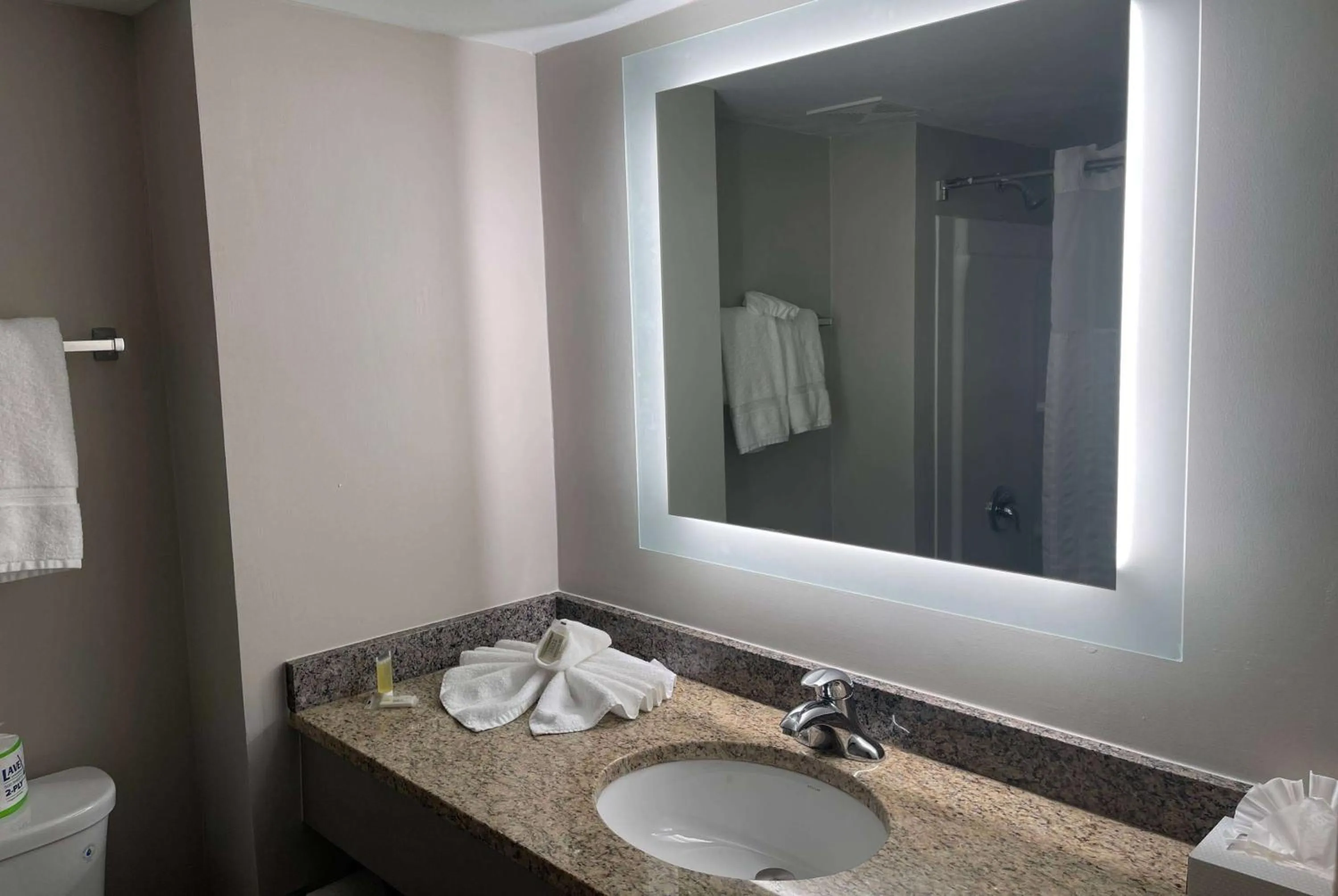 TV and multimedia in Days Inn by Wyndham Manassas Battlefield