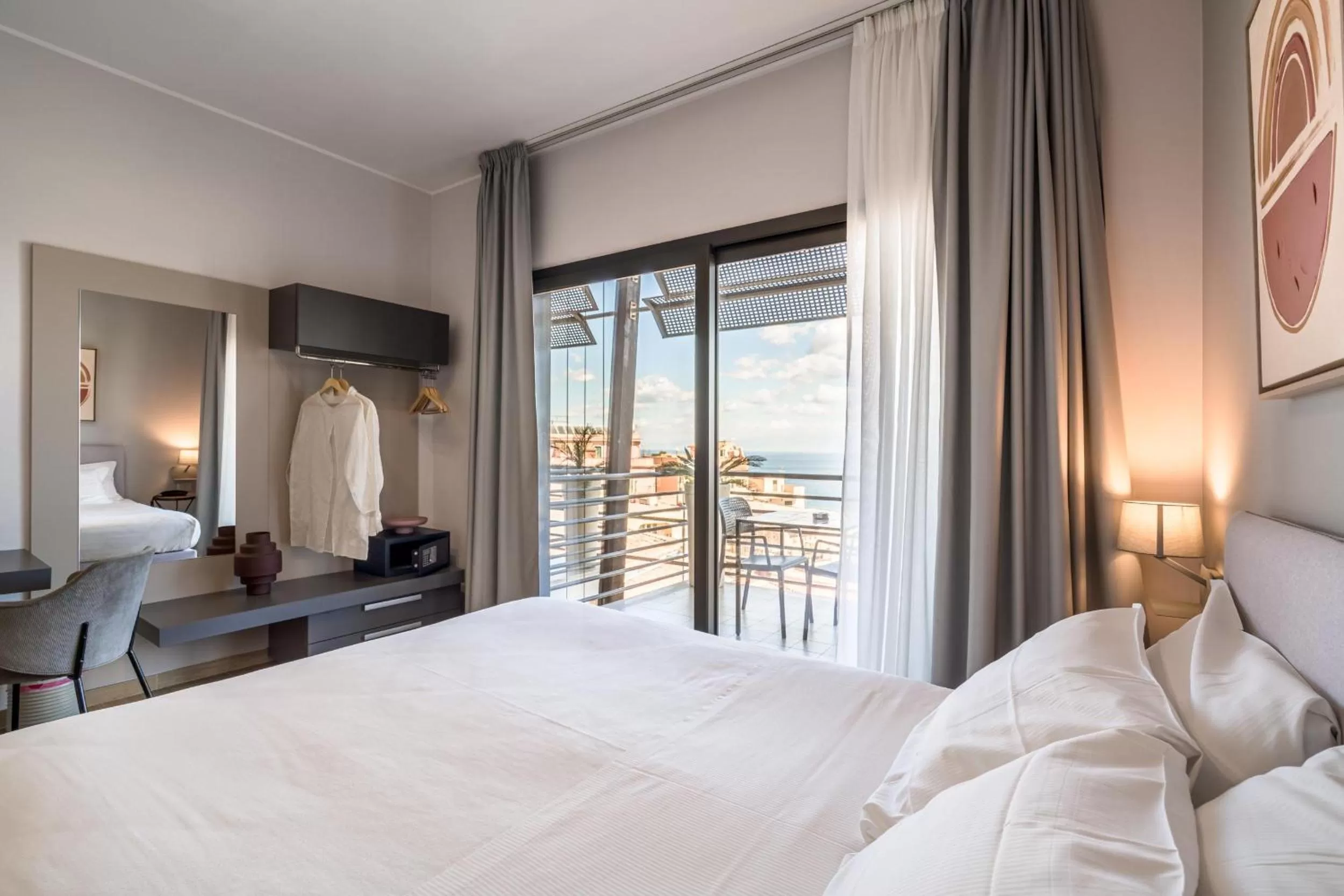 Balcony/Terrace, Bed in Taormina Palace Hotel