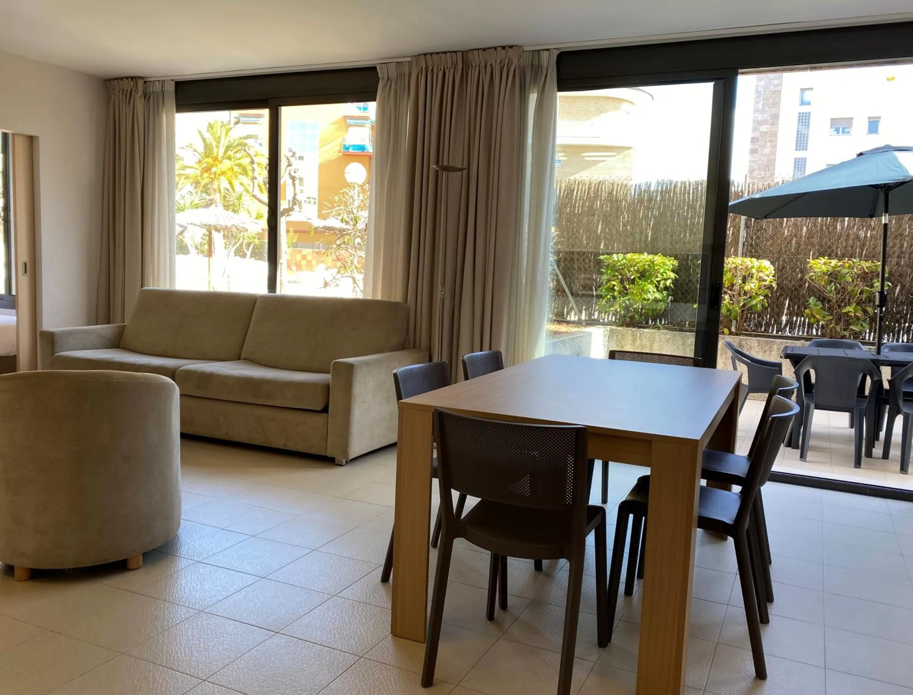 Seating area in Atenea Park Suites & Apartments