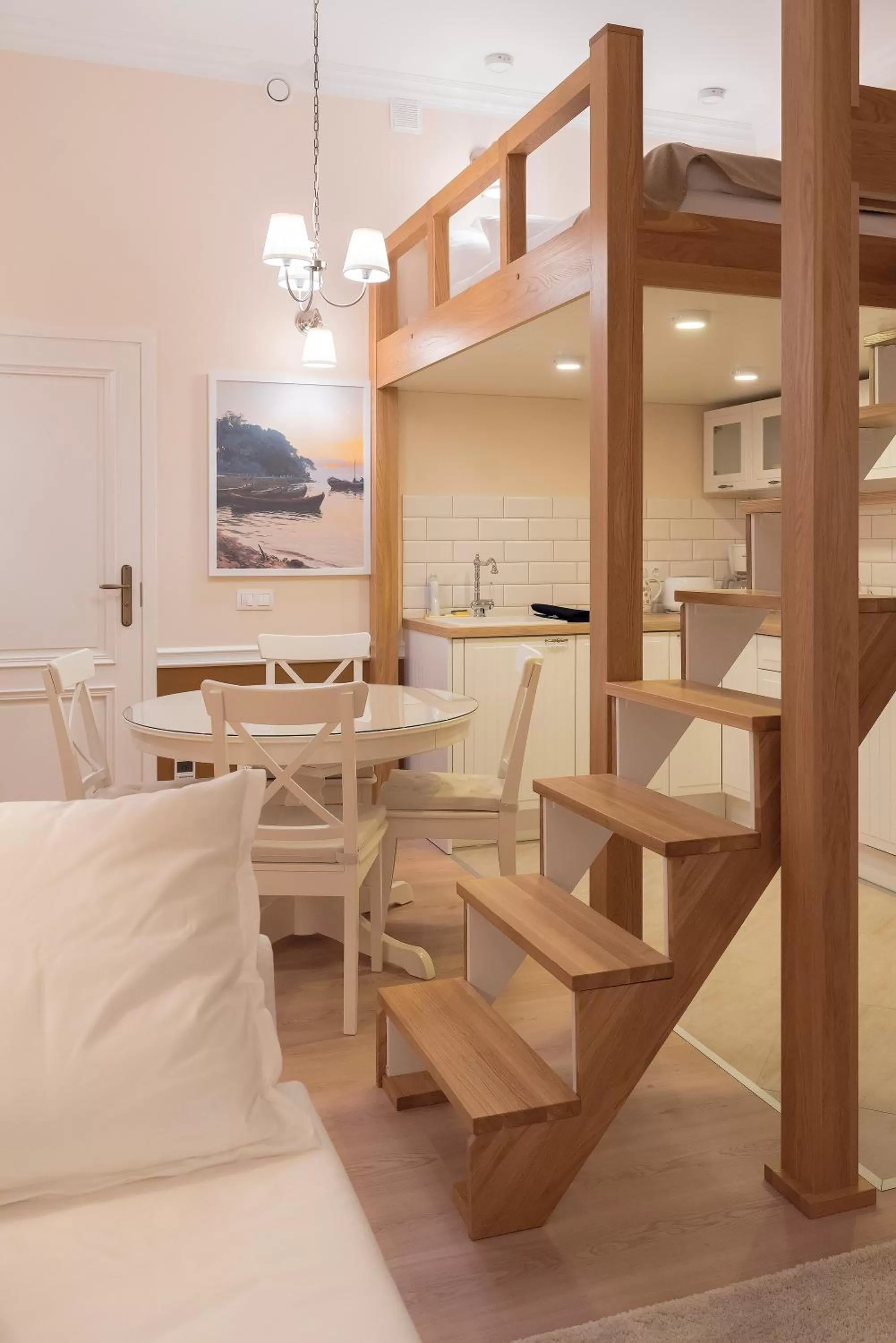 Dining area, Bed in Revelton Suites Tallinn