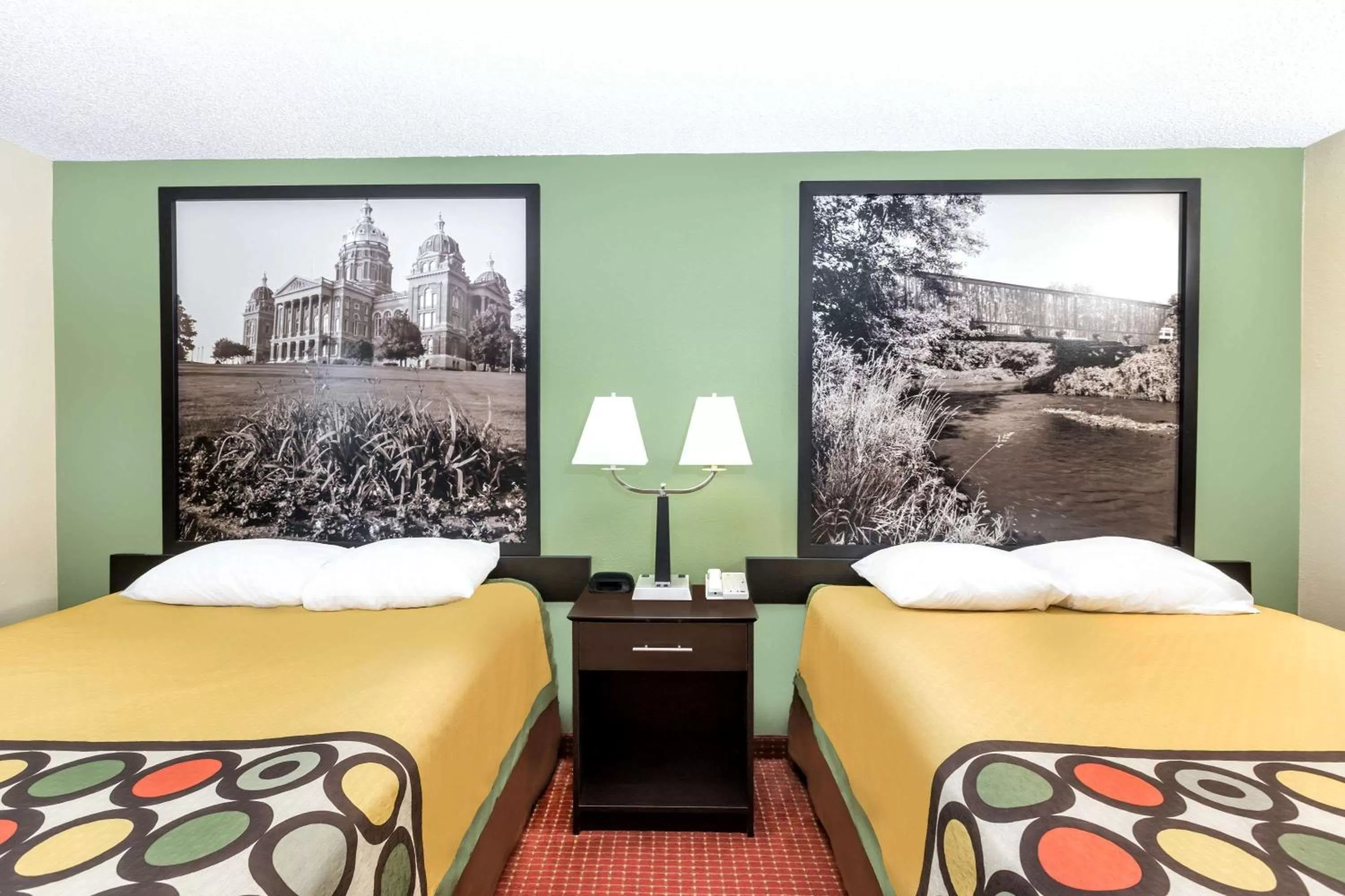 Photo of the whole room, Bed in Super 8 by Wyndham Grinnell IA