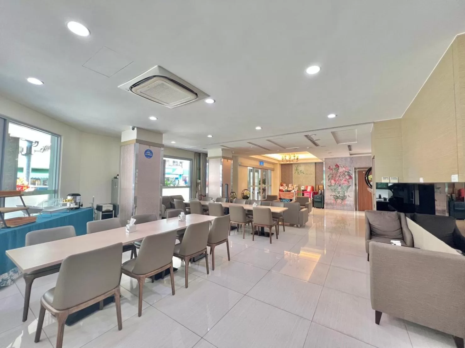 Restaurant/places to eat in Mei Hotel