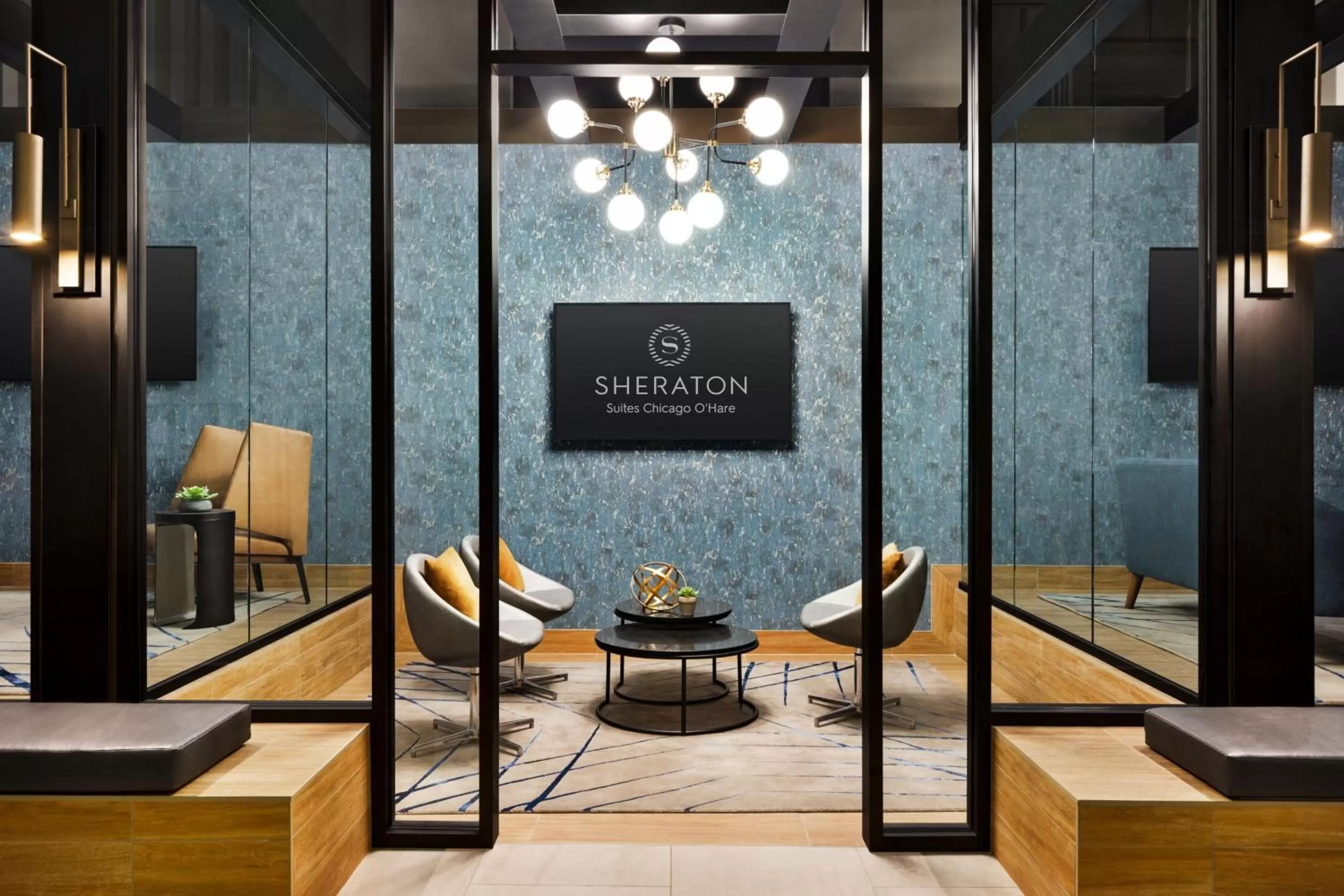 Lobby or reception in Sheraton Suites Chicago O'Hare