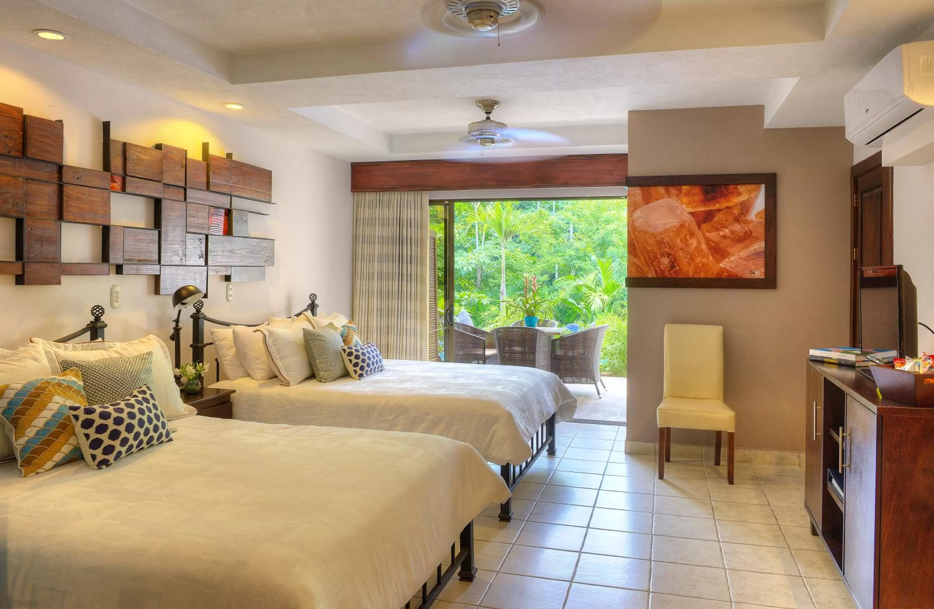 Bed in Pumilio Mountain & Ocean Hotel