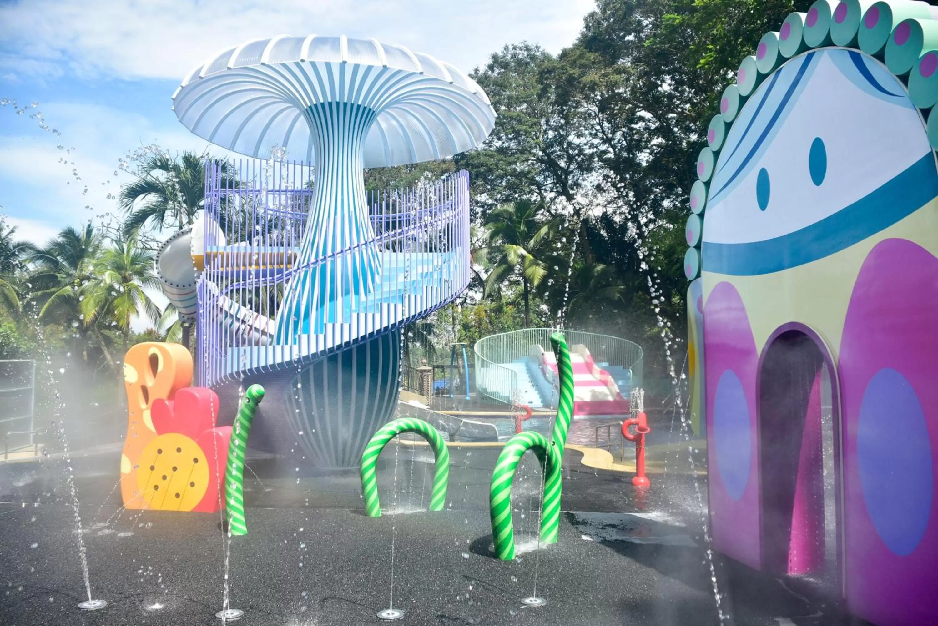 Swimming pool in Putrajaya Marriott Hotel
