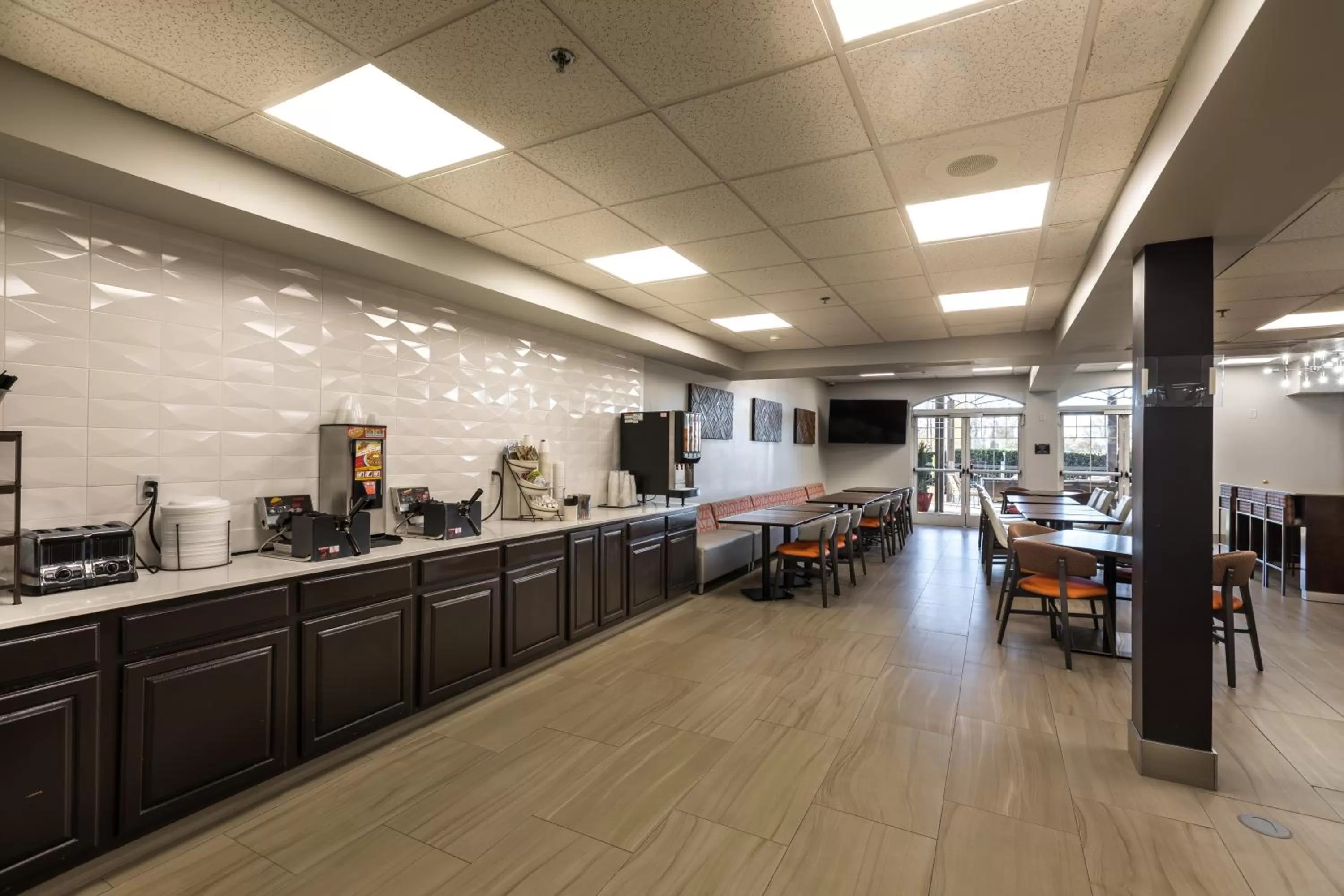 Restaurant/places to eat in Country Inn & Suites by Radisson, Lake Norman Huntersville, NC