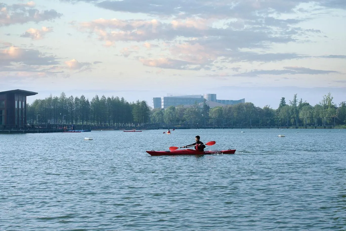 Aqua park in Fairmont Yangcheng Lake