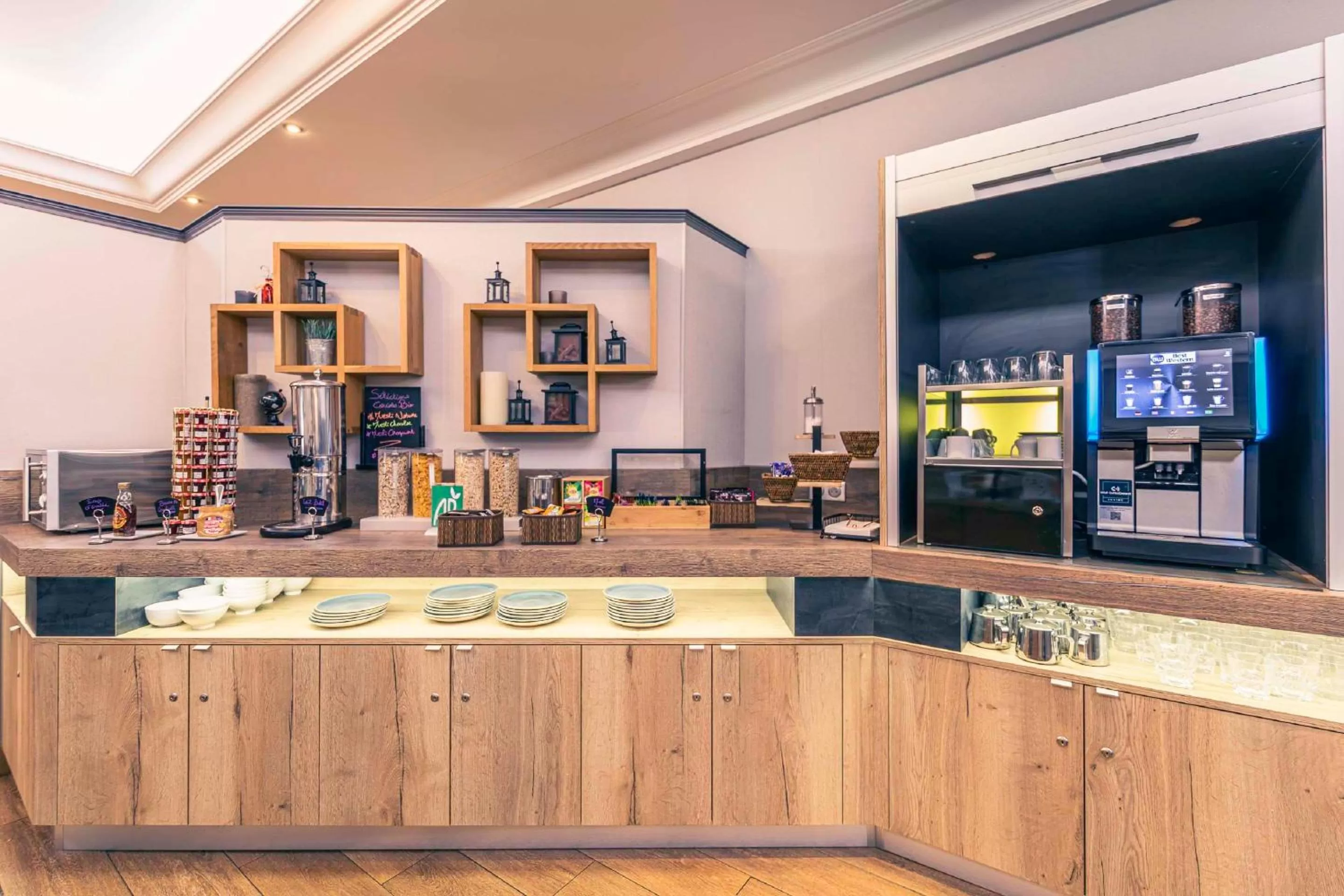 Breakfast in Best Western Marseille Aeroport