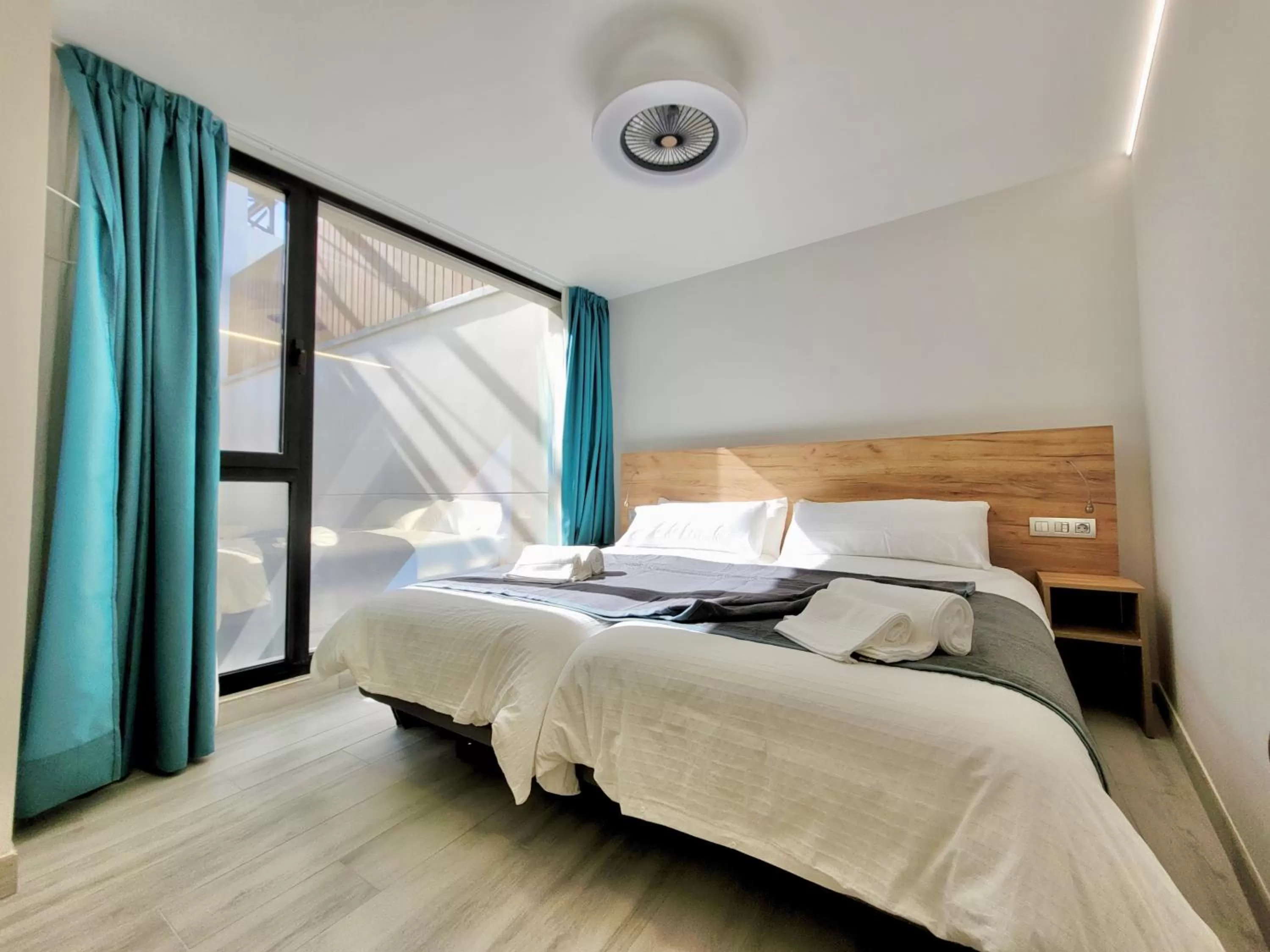 Restaurant/places to eat, Bed in Puerto Azul