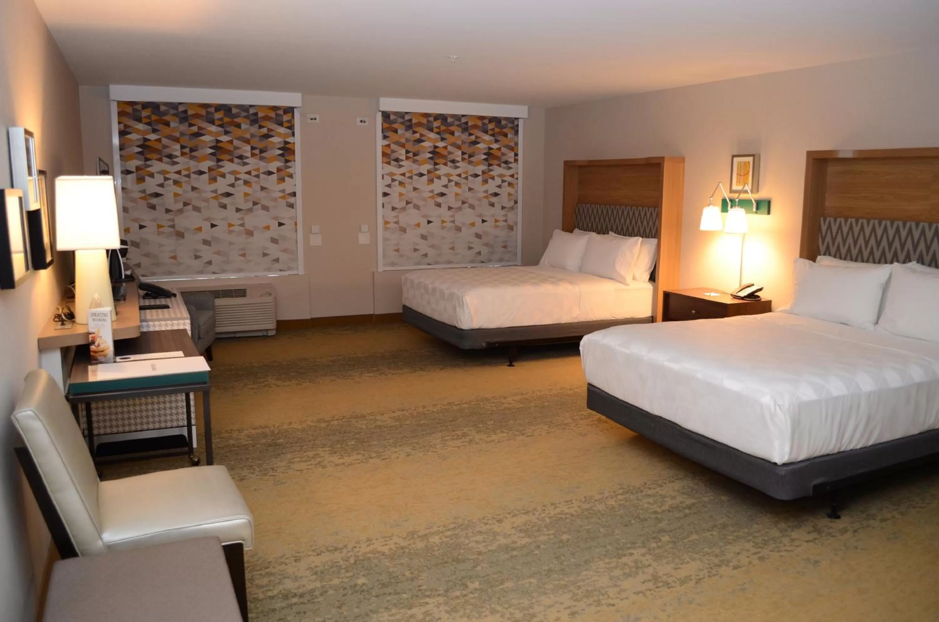Photo of the whole room, Bed in Holiday Inn Edmonton South - Evario Events by IHG