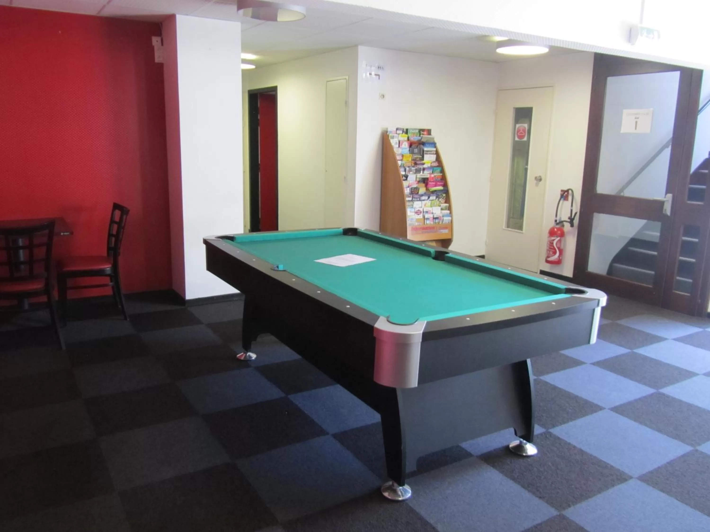 Billiard in Hôtel Le Saint Joseph