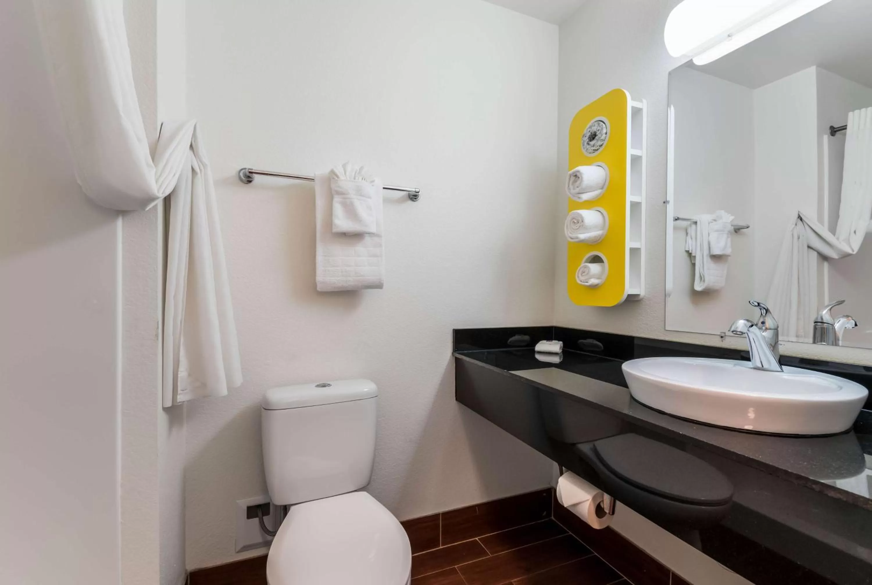 Photo of the whole room in Motel 6 Wilkes Barre Arena