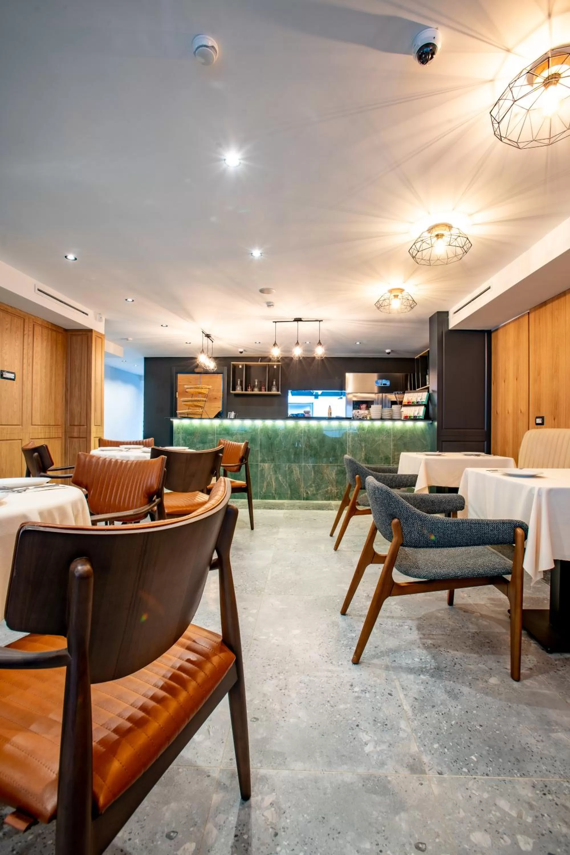 Restaurant/places to eat in Ador Hotel