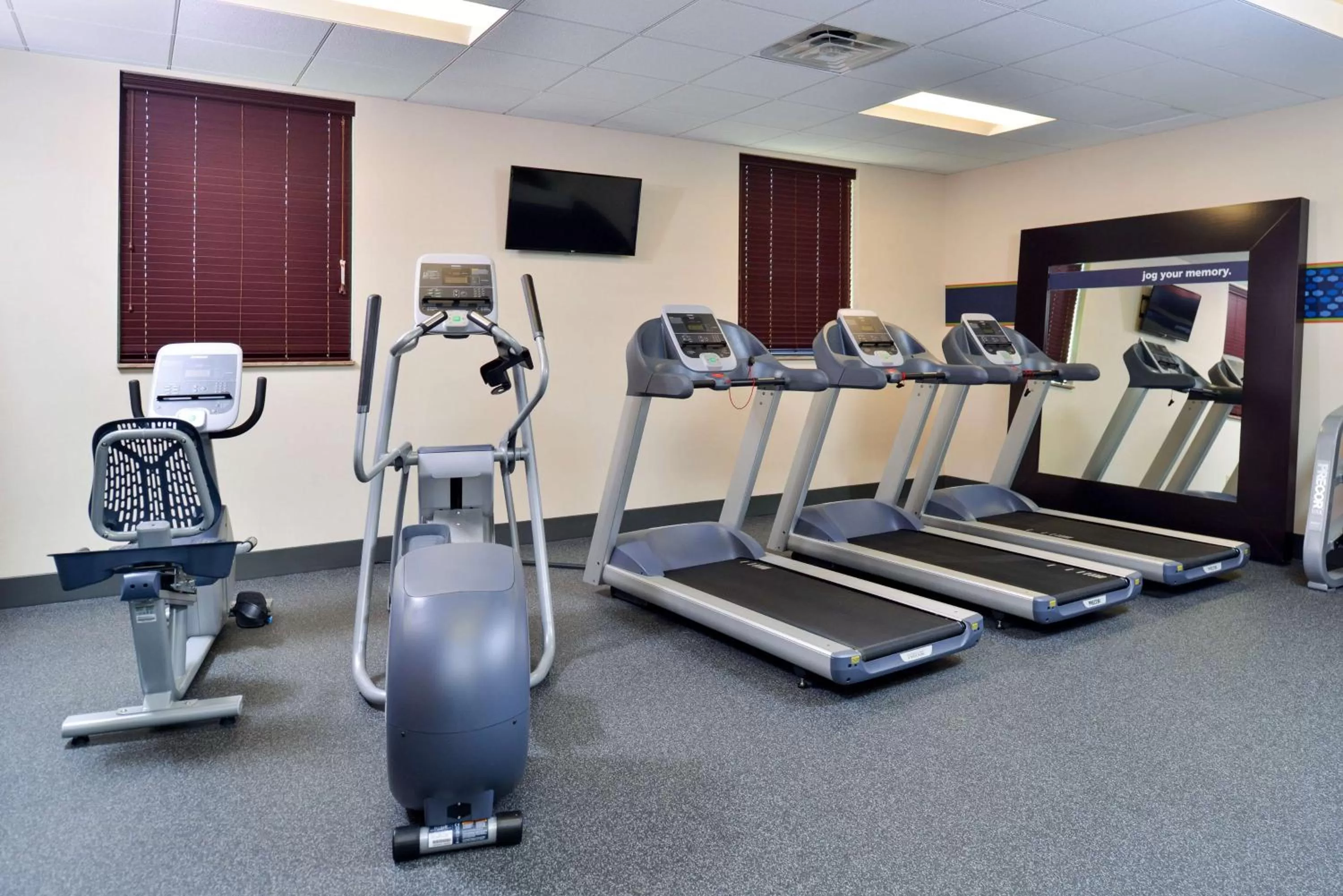 Fitness centre/facilities in Hampton Inn & Suites California University-Pittsburgh