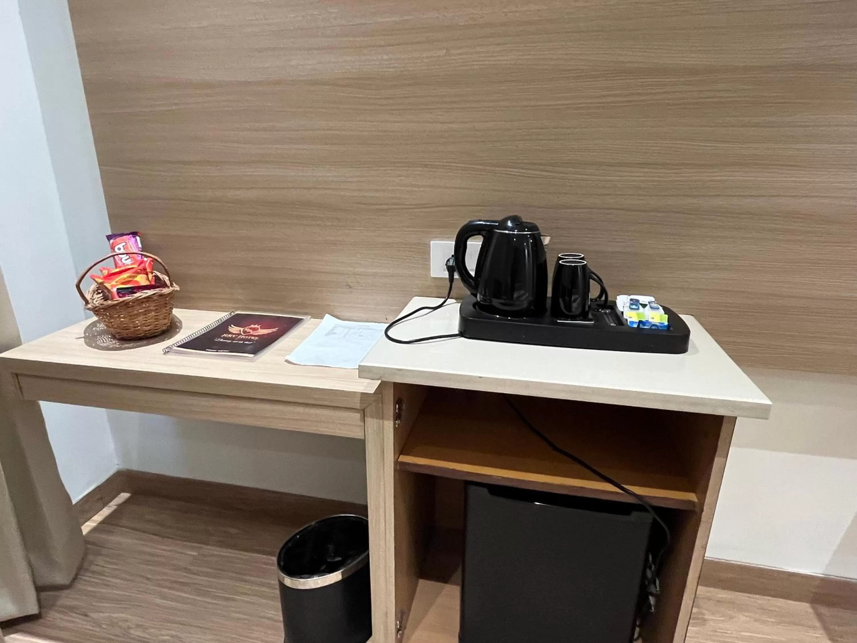 Coffee/tea facilities in RRV Hotel