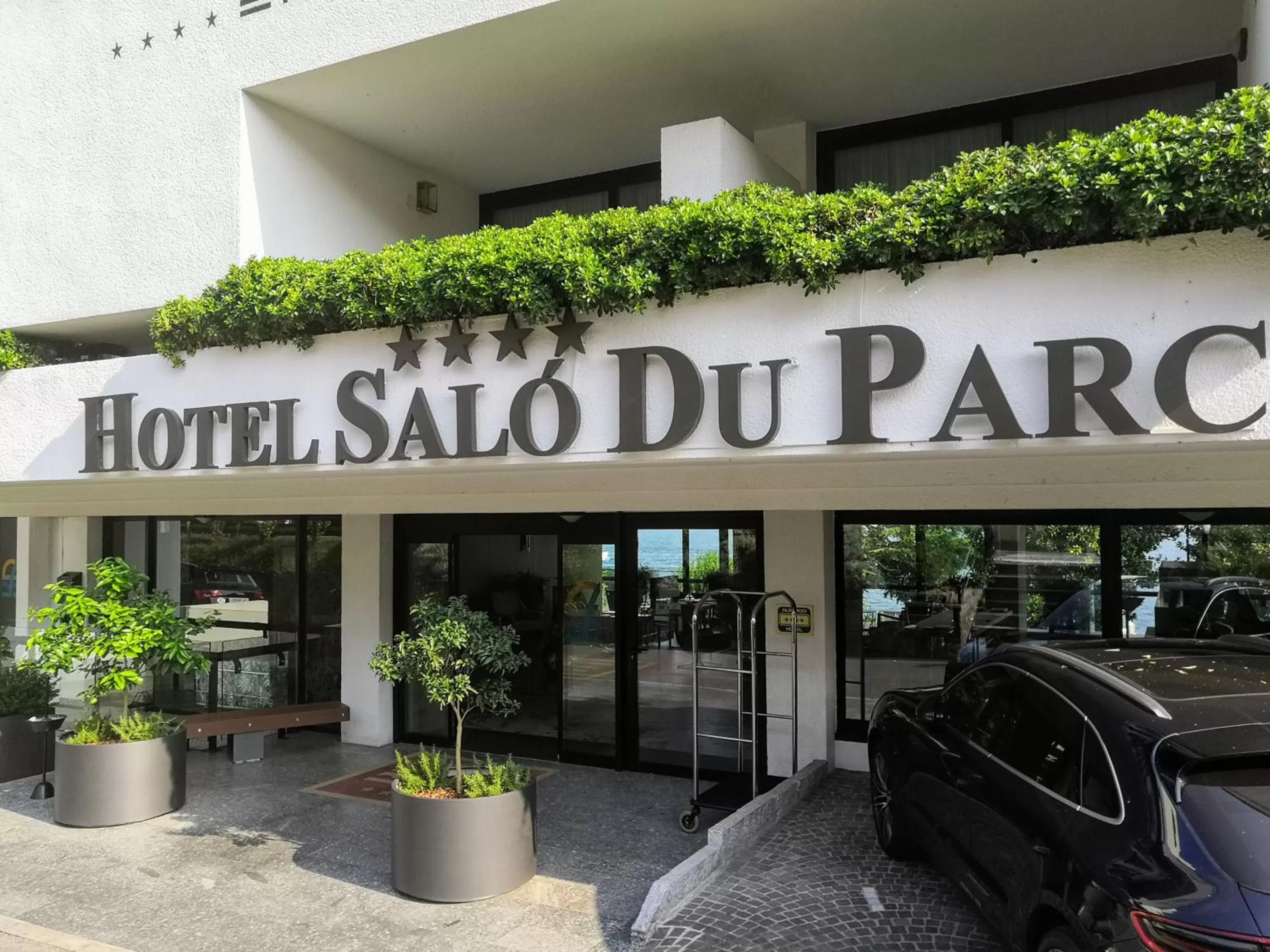 Facade/entrance in Hotel Salò du Parc